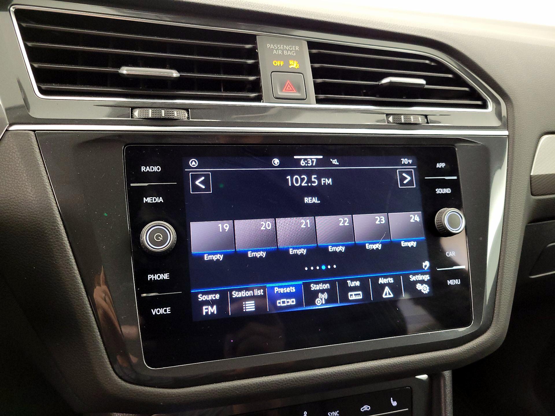 Thumbnail: 2023 Volkswagen Tiguan - 15