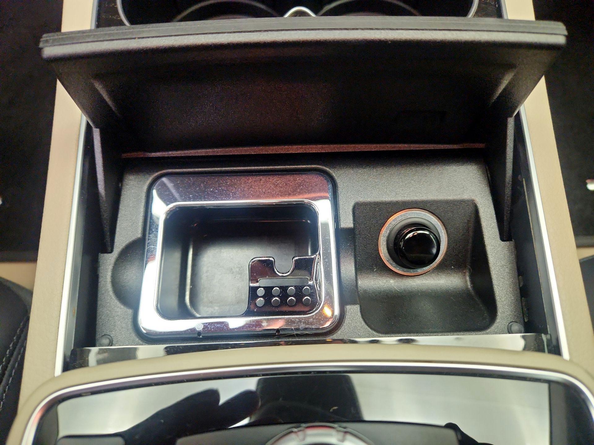 Thumbnail: 2016 Mercedes-Benz E-Class - 19