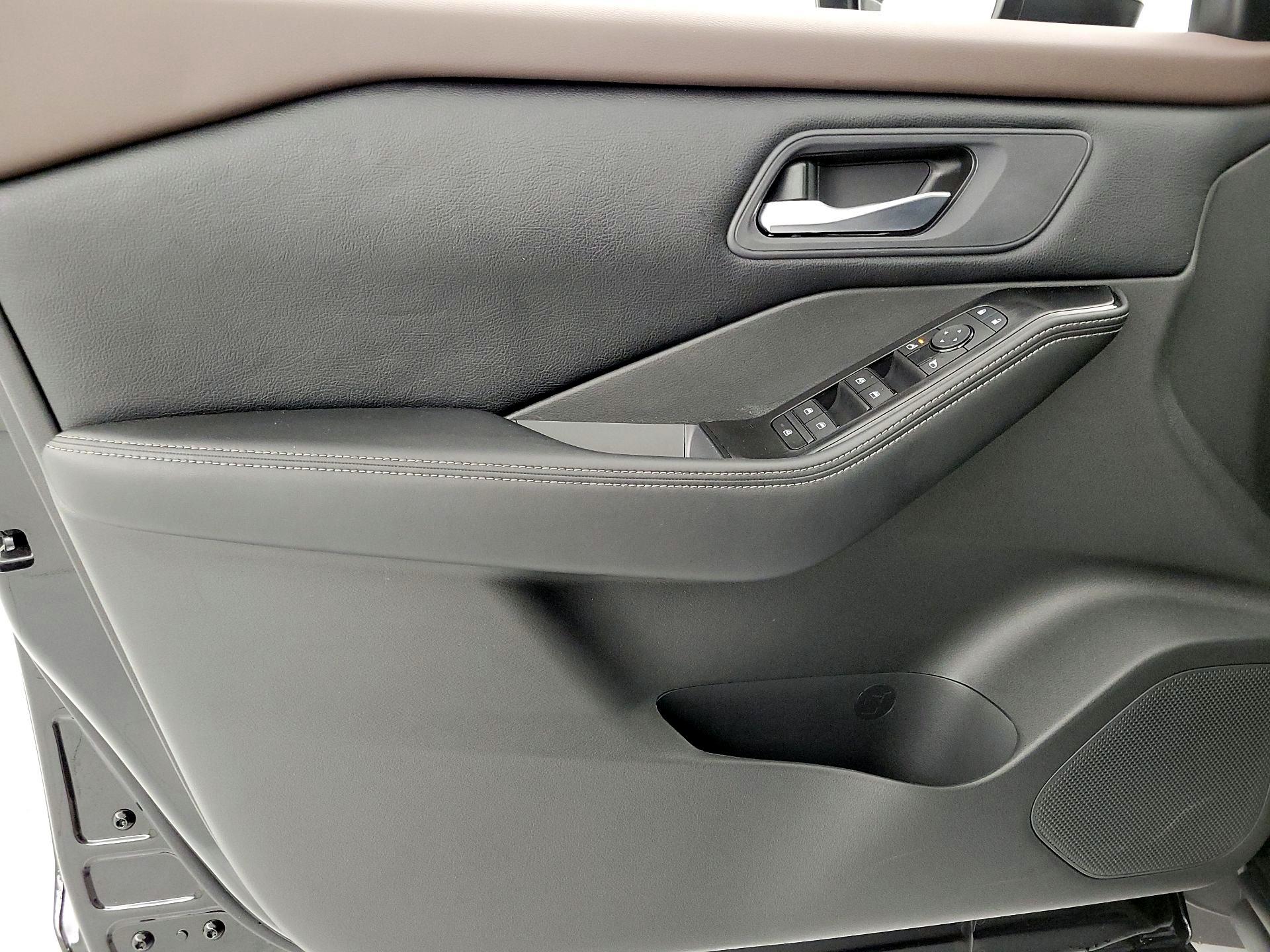 Thumbnail: 2023 Nissan Rogue - 12