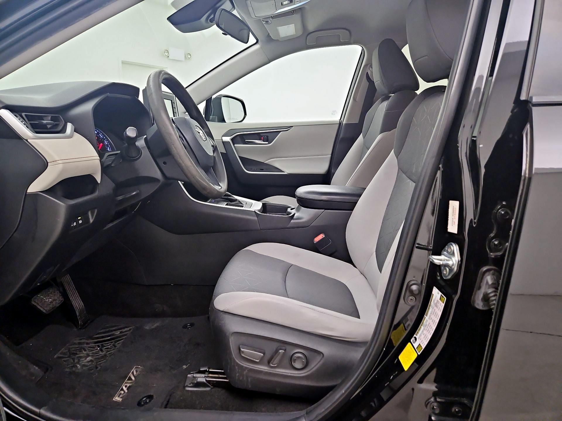 Thumbnail: 2021 Toyota RAV4 - 11