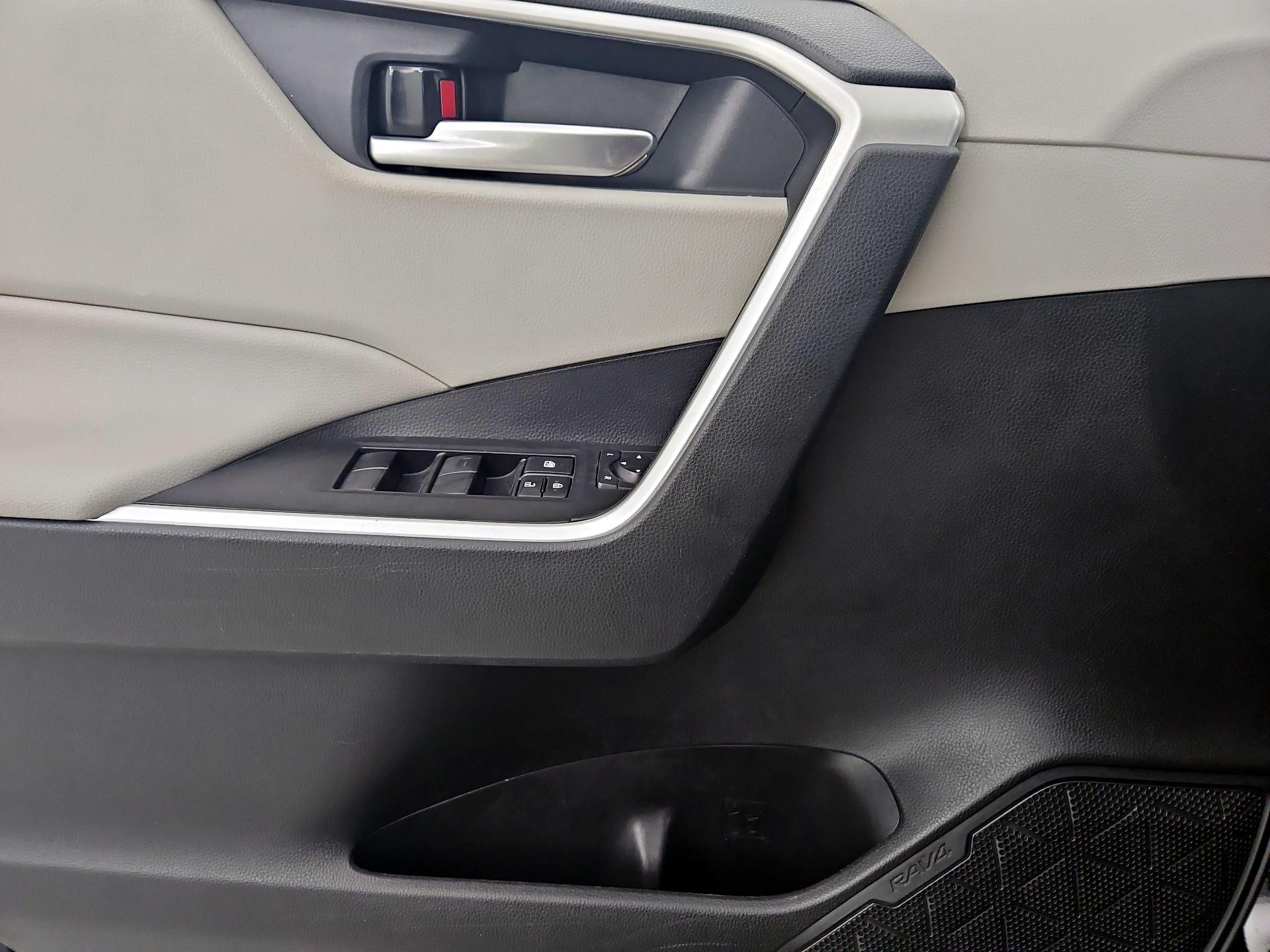 Thumbnail: 2021 Toyota RAV4 - 12