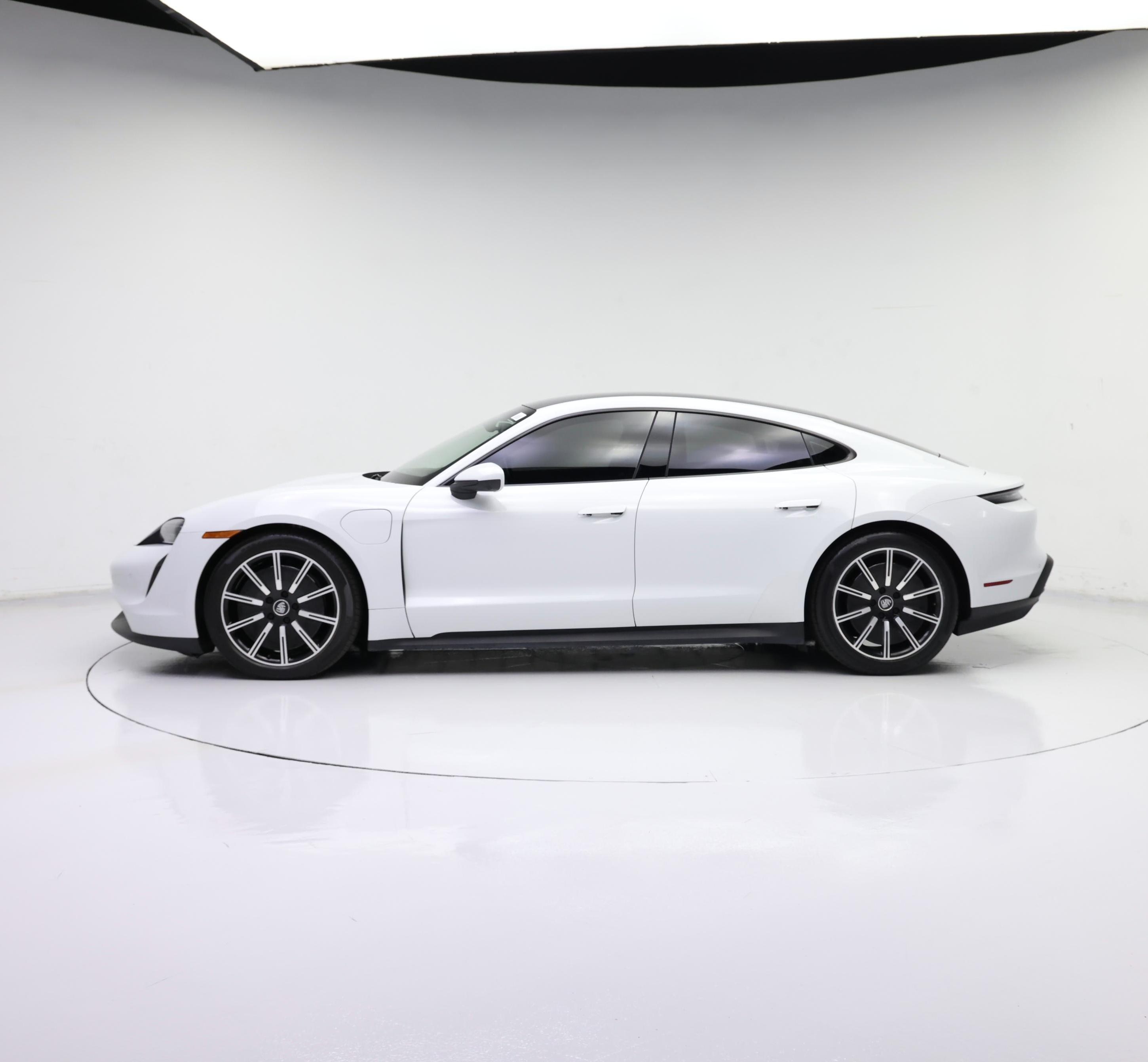 Thumbnail: 2021 Porsche Taycan - 3