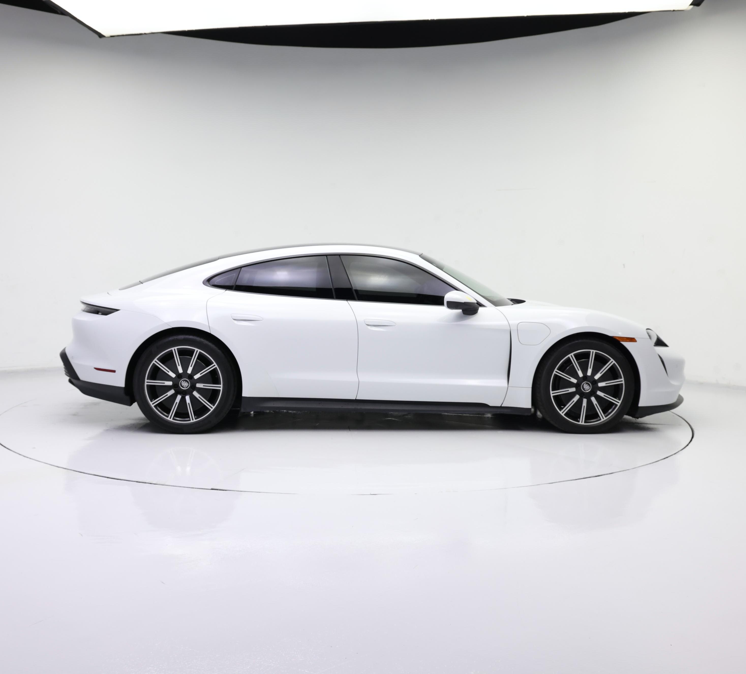 Thumbnail: 2021 Porsche Taycan - 7