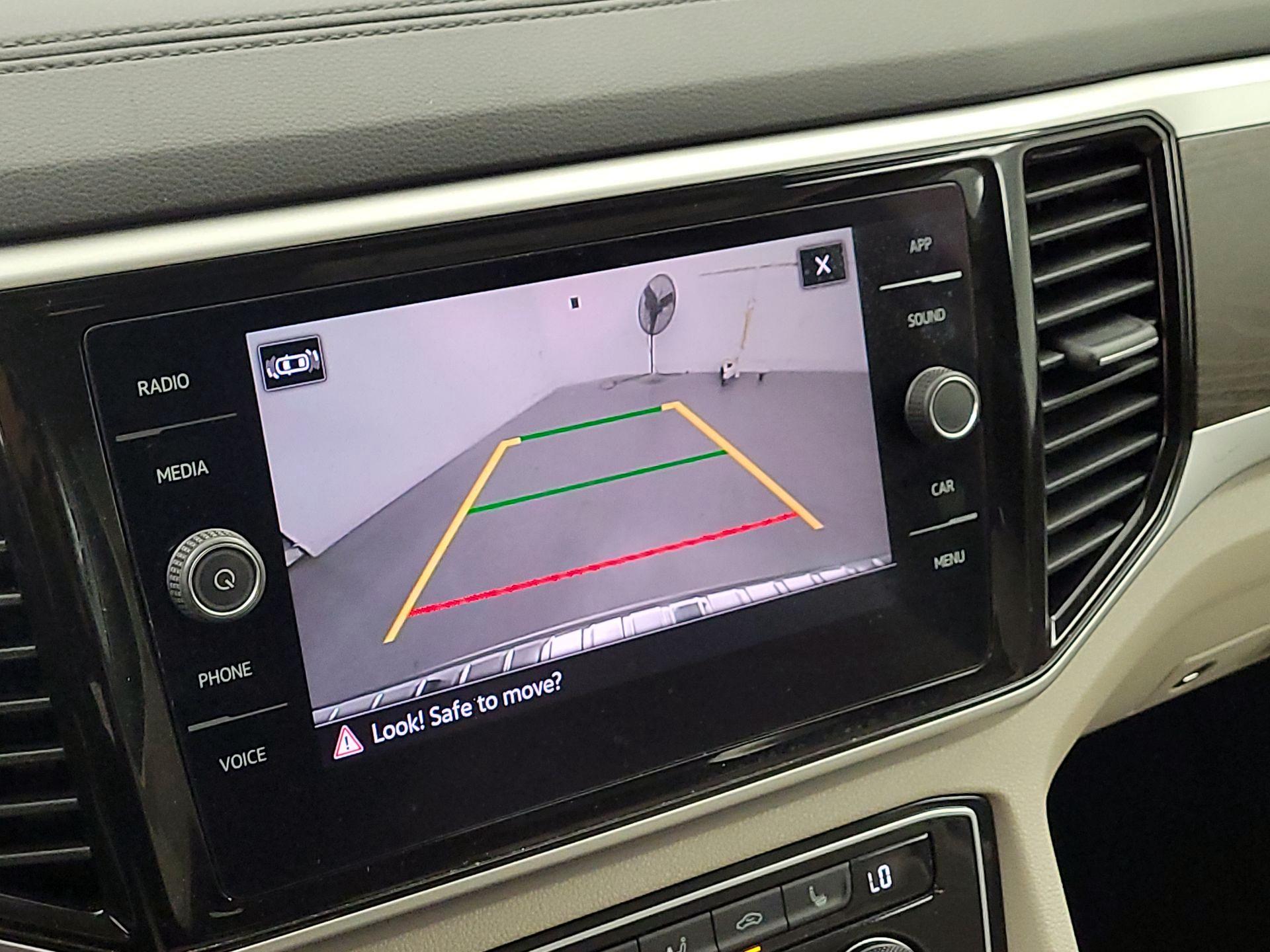 Thumbnail: 2022 Volkswagen Atlas - 14