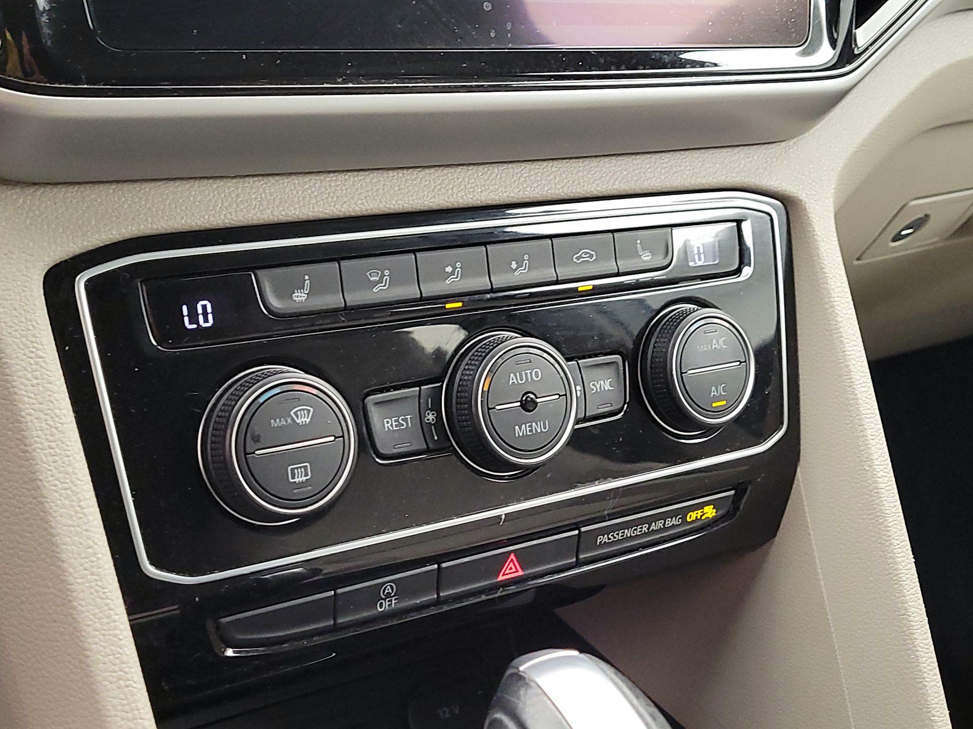 Thumbnail: 2022 Volkswagen Atlas - 16