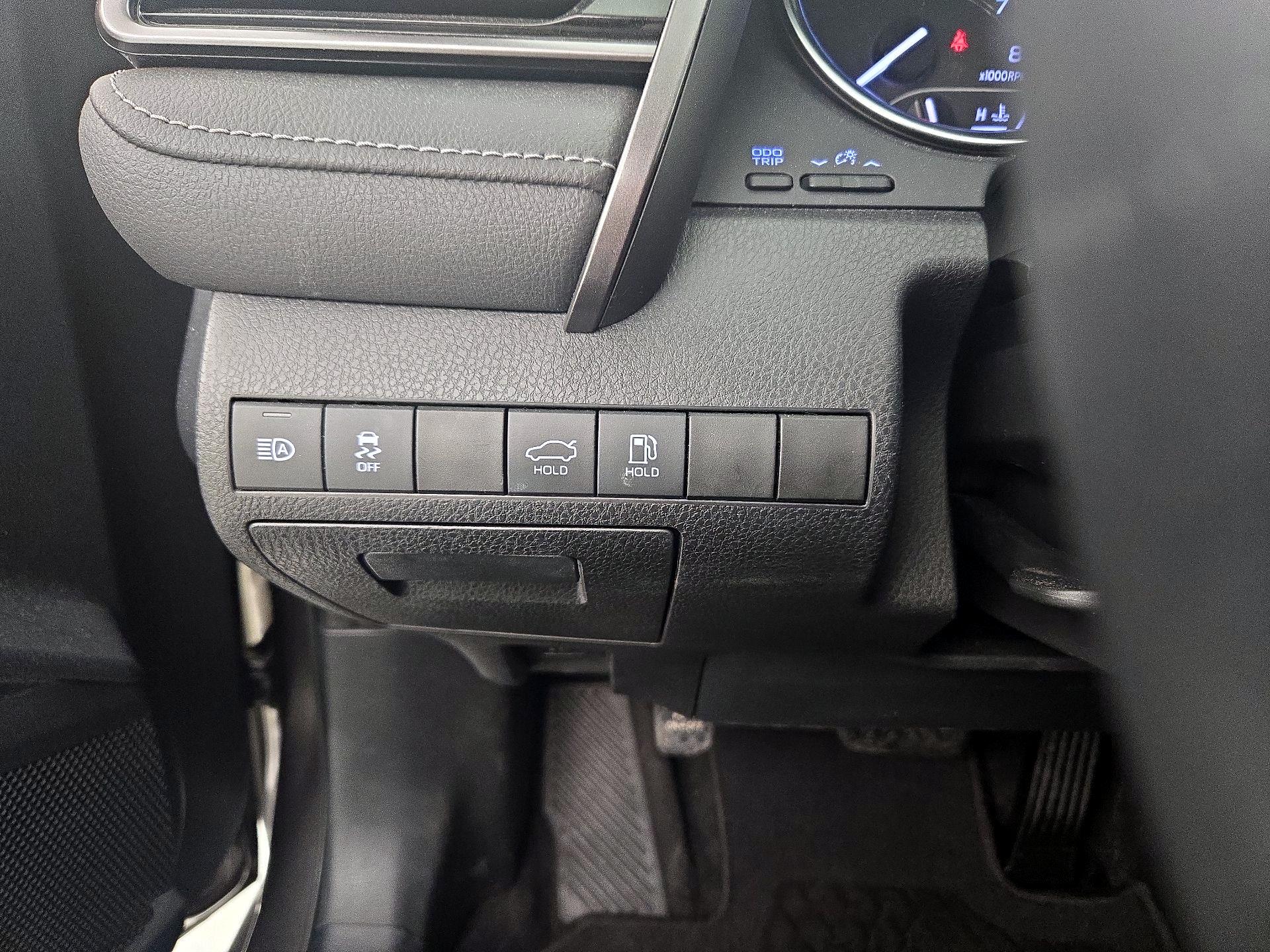 Thumbnail: 2020 Toyota Camry - 13