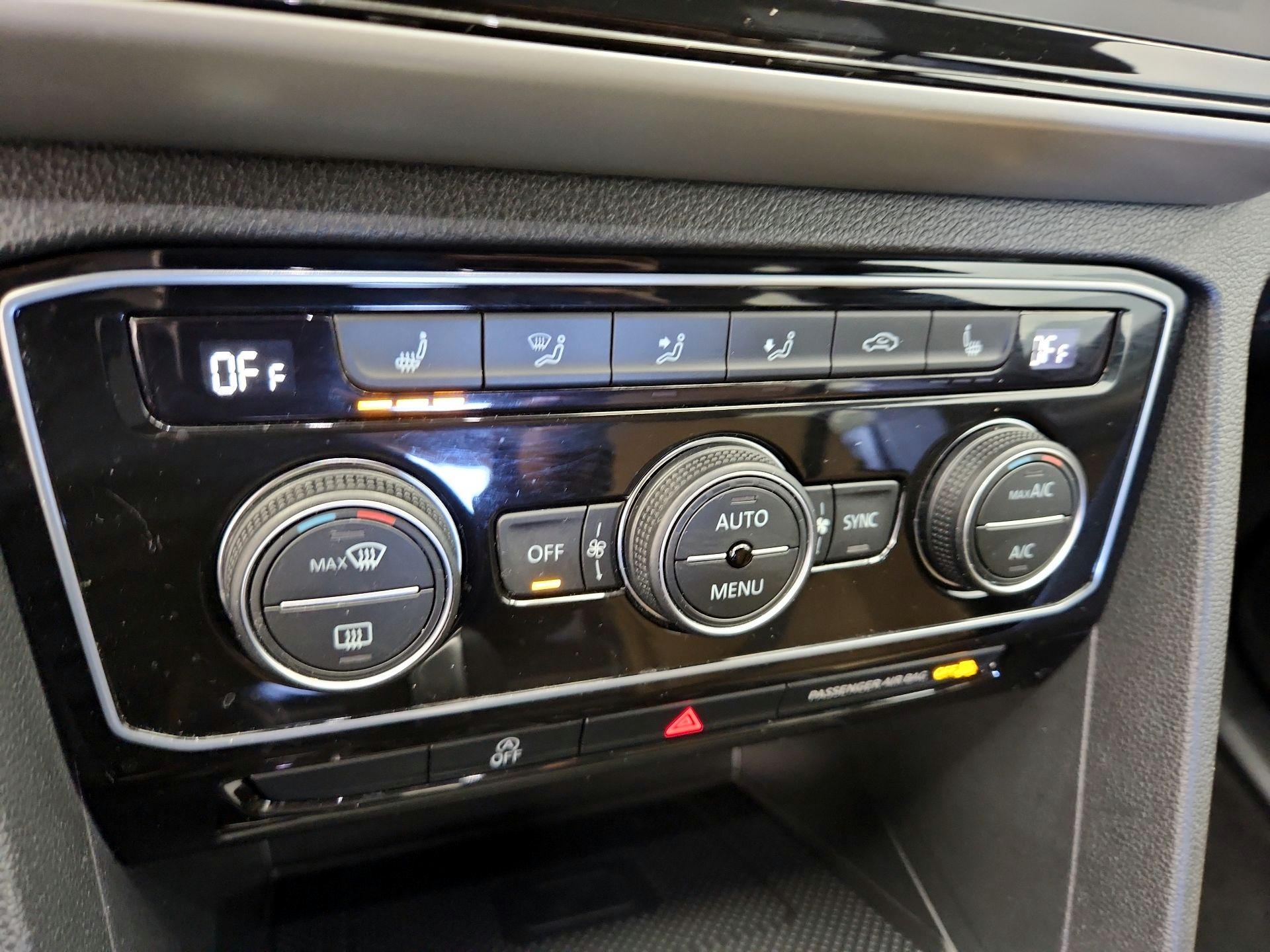 Thumbnail: 2022 Volkswagen Atlas - 16