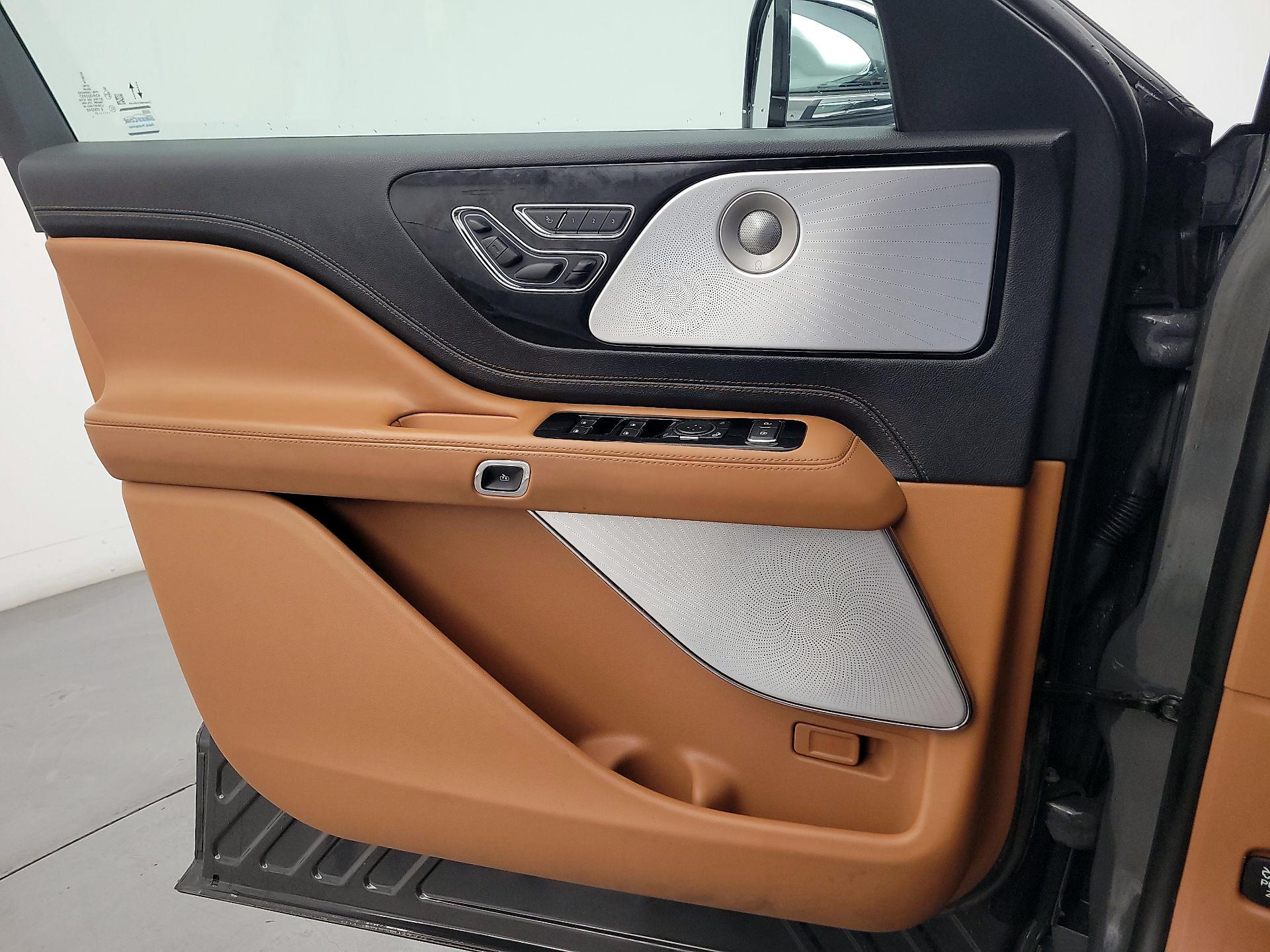 Thumbnail: 2021 Lincoln Aviator - 12