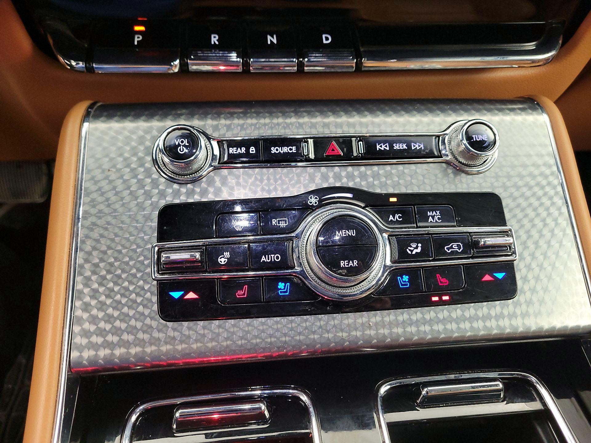 Thumbnail: 2021 Lincoln Aviator - 14