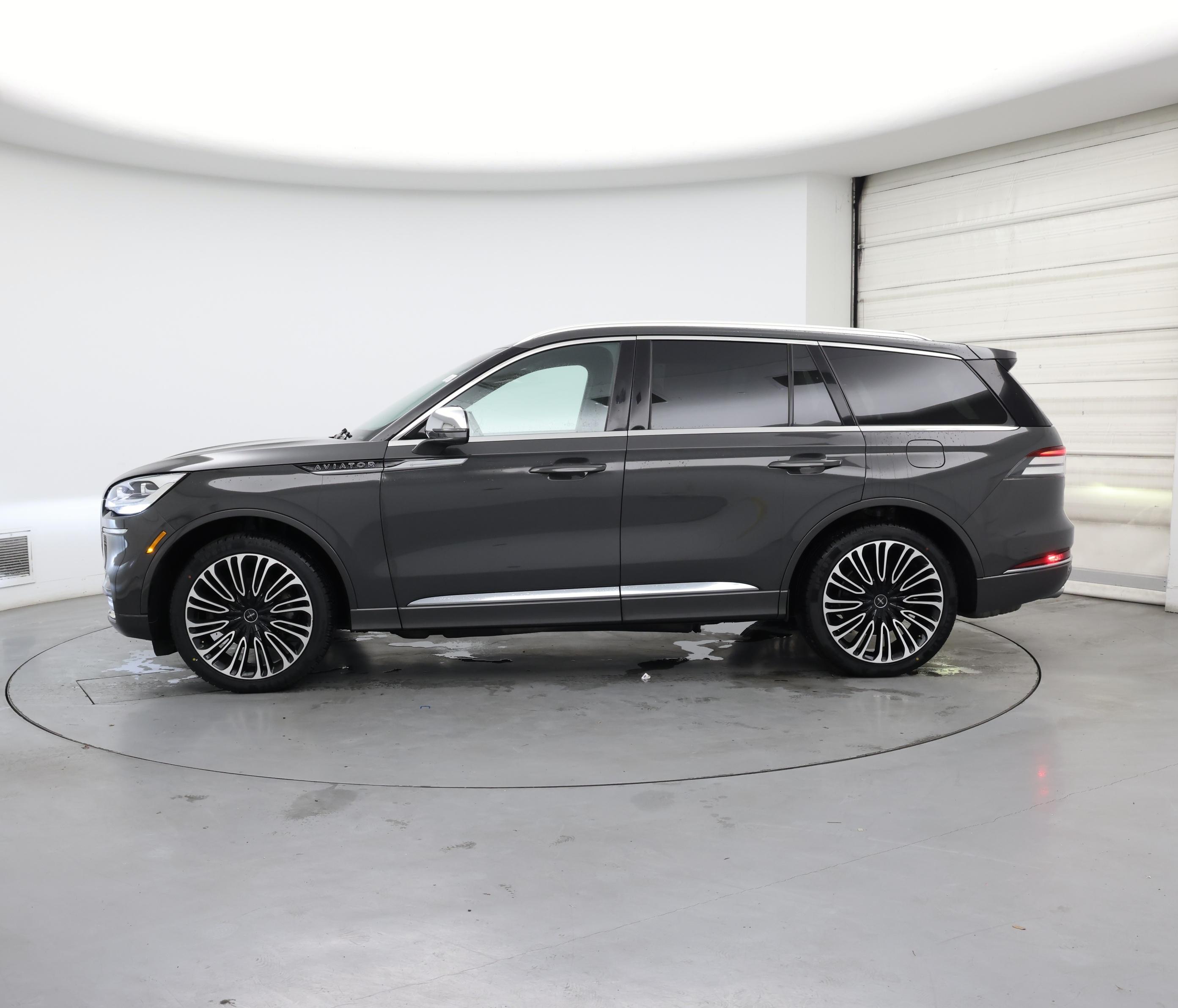 Thumbnail: 2021 Lincoln Aviator - 3