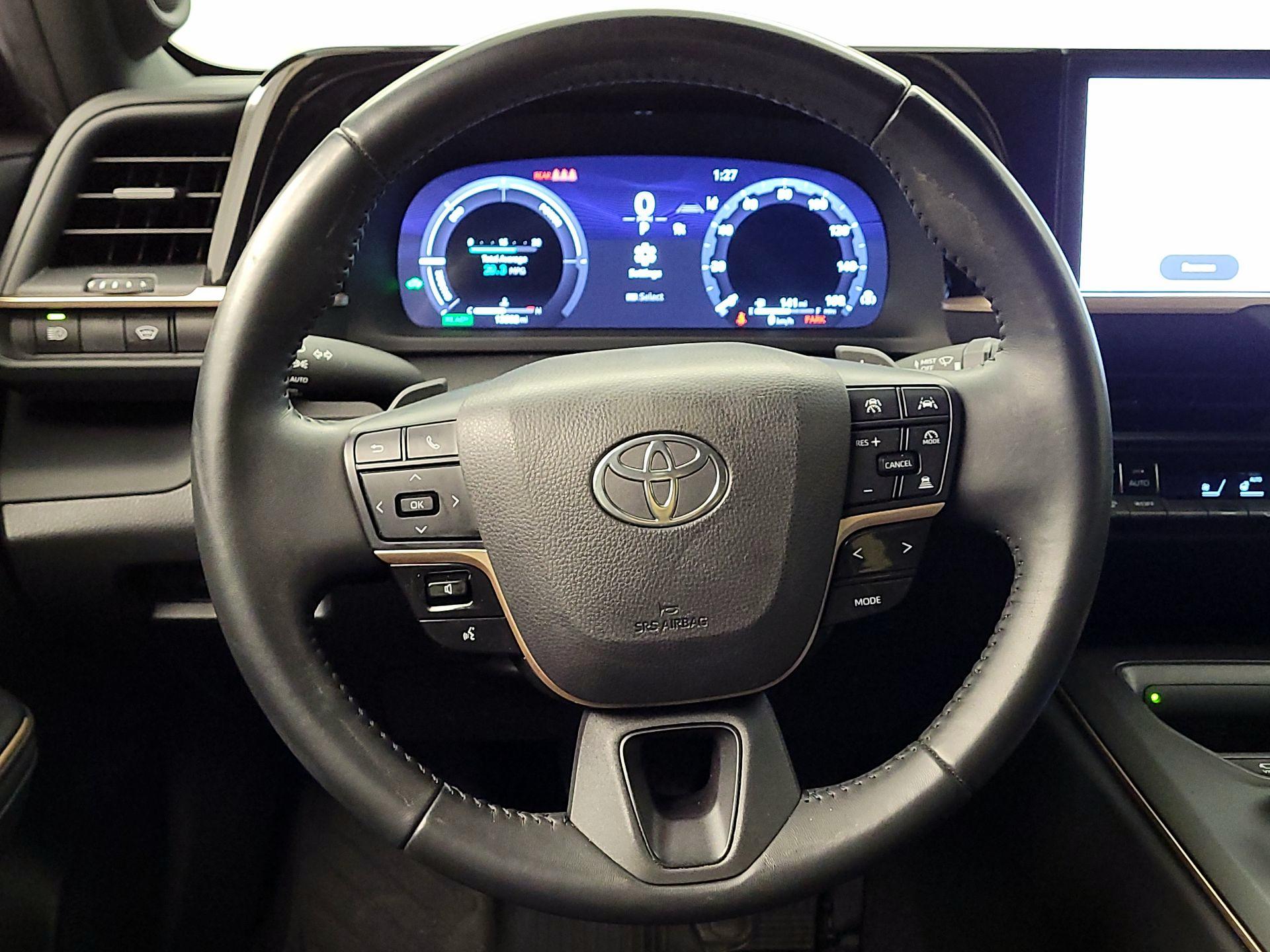 Thumbnail: 2023 Toyota Crown - 10