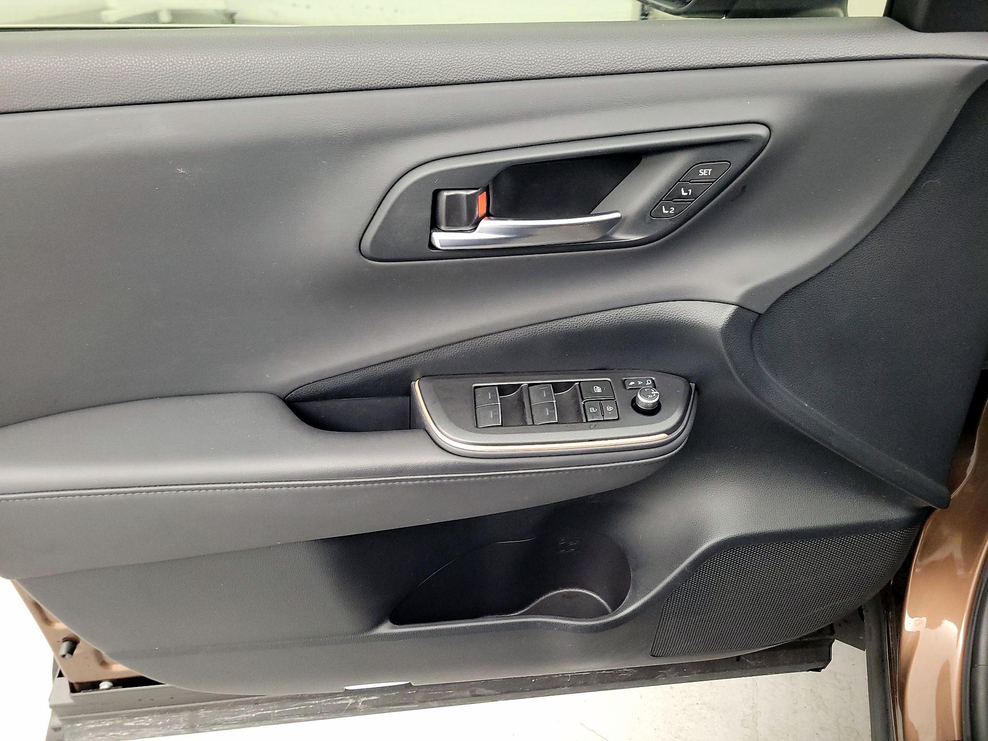 Thumbnail: 2023 Toyota Crown - 12