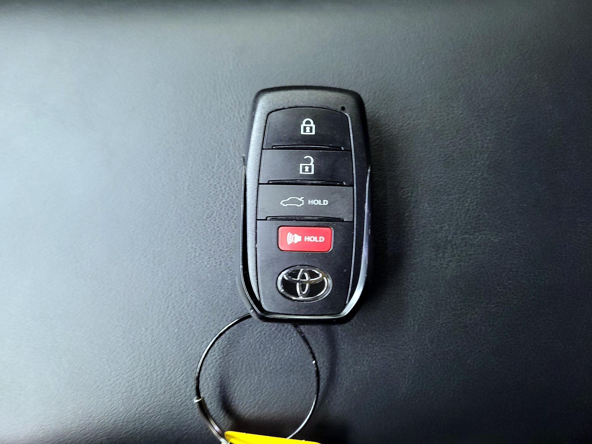 Thumbnail: 2023 Toyota Crown - 18