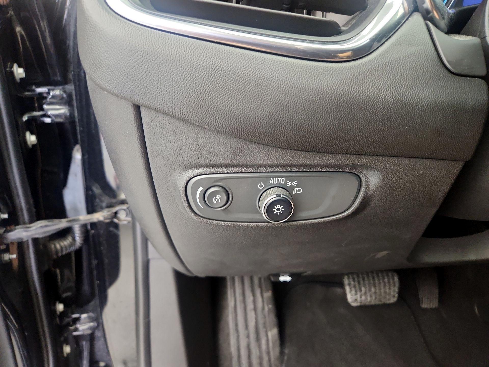 Thumbnail: 2022 Chevrolet Equinox - 13