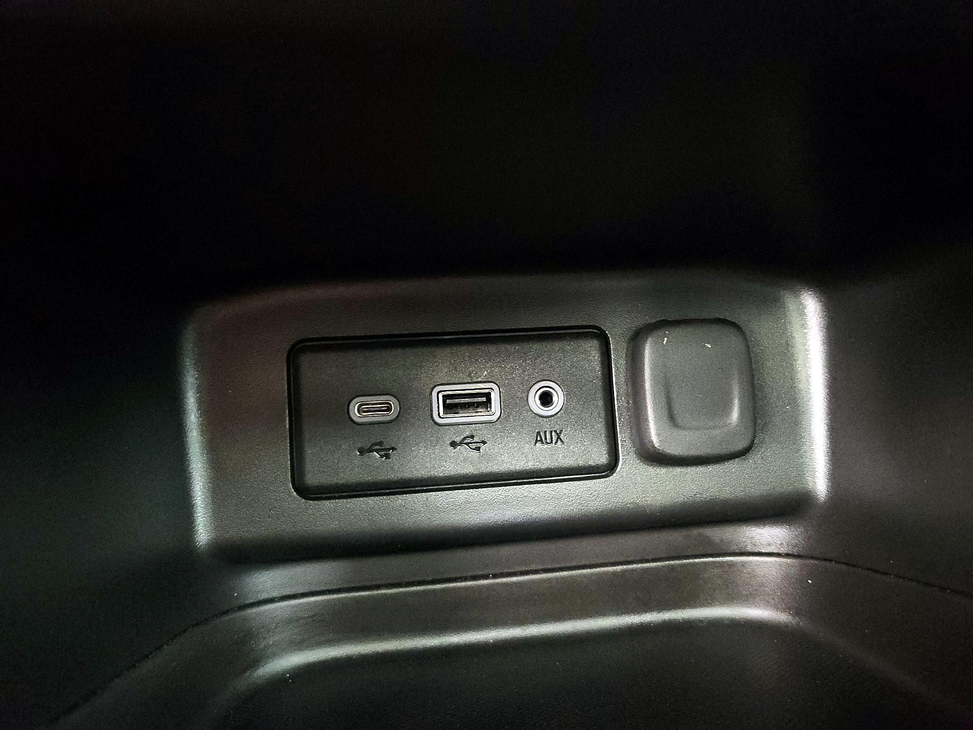 Thumbnail: 2022 Chevrolet Equinox - 18