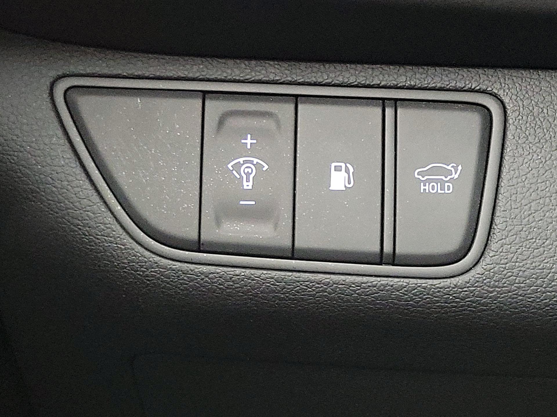 Thumbnail: 2023 Genesis G70 - 13