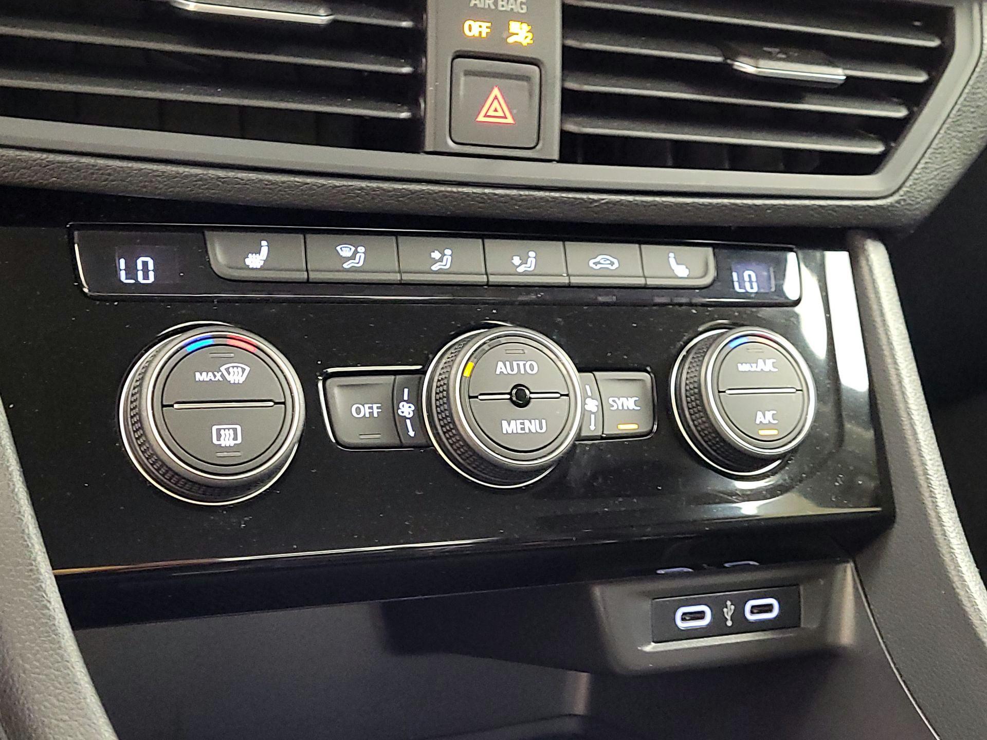 Thumbnail: 2022 Volkswagen Jetta - 16