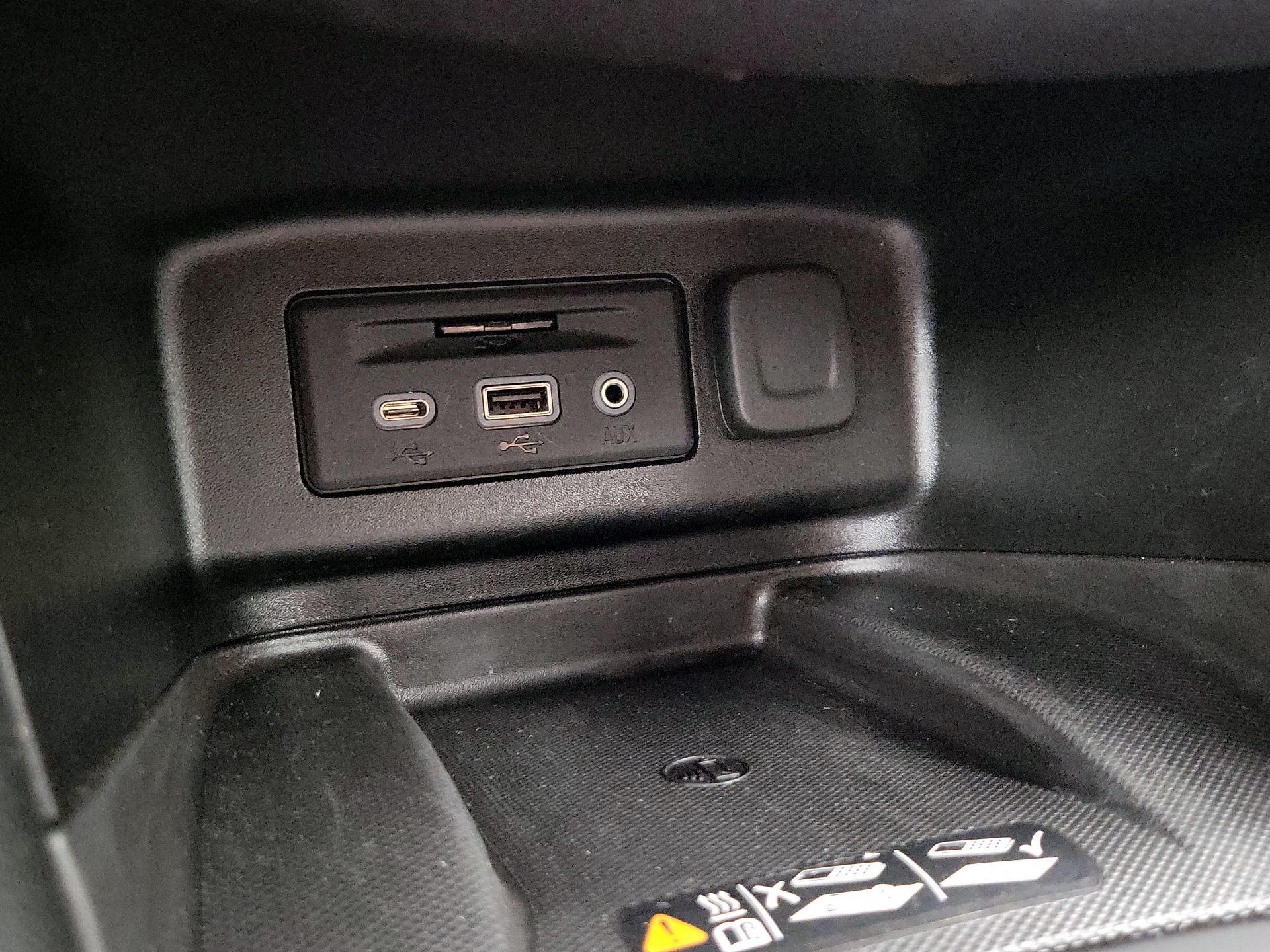 Thumbnail: 2021 Chevrolet Equinox - 18