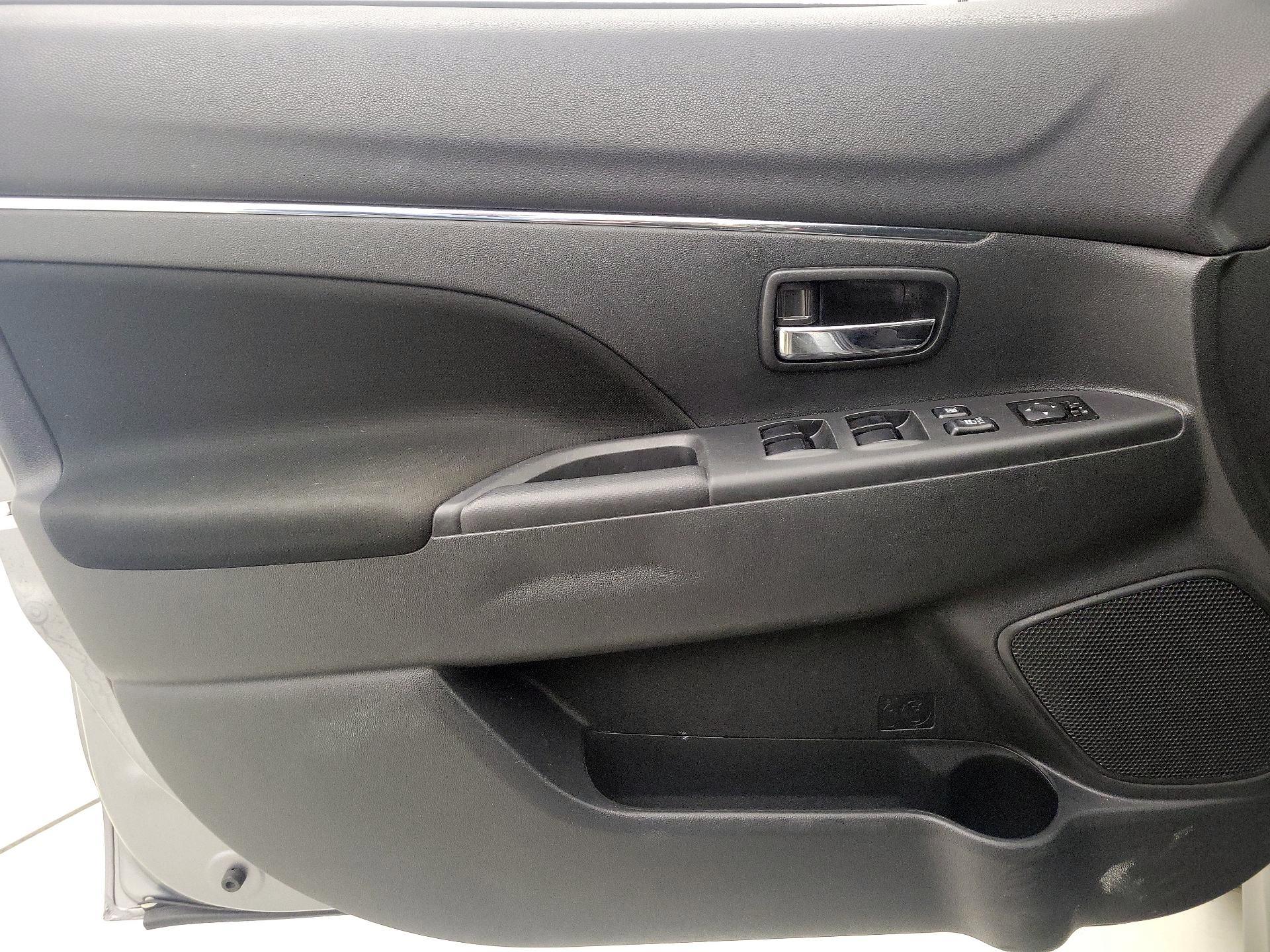 Thumbnail: 2023 Mitsubishi Outlander Sport - 12