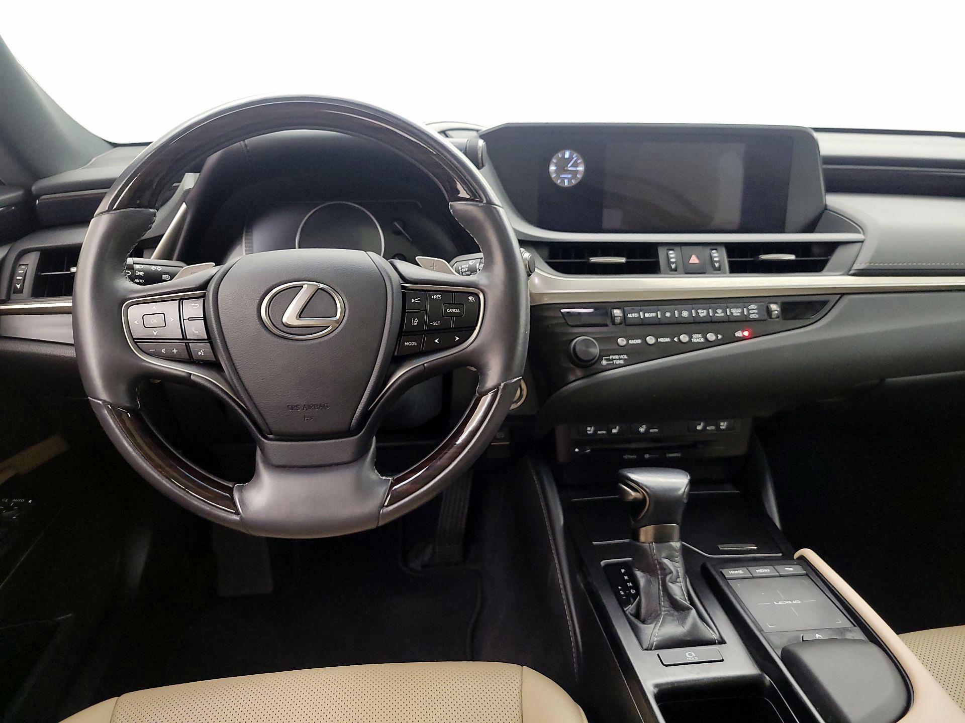 Thumbnail: 2020 Lexus ES - 10