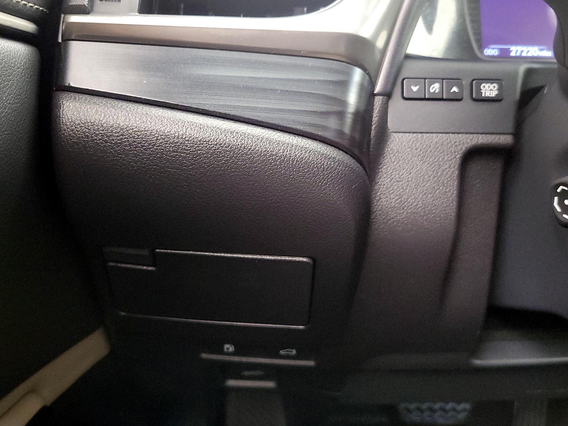 Thumbnail: 2020 Lexus ES - 13