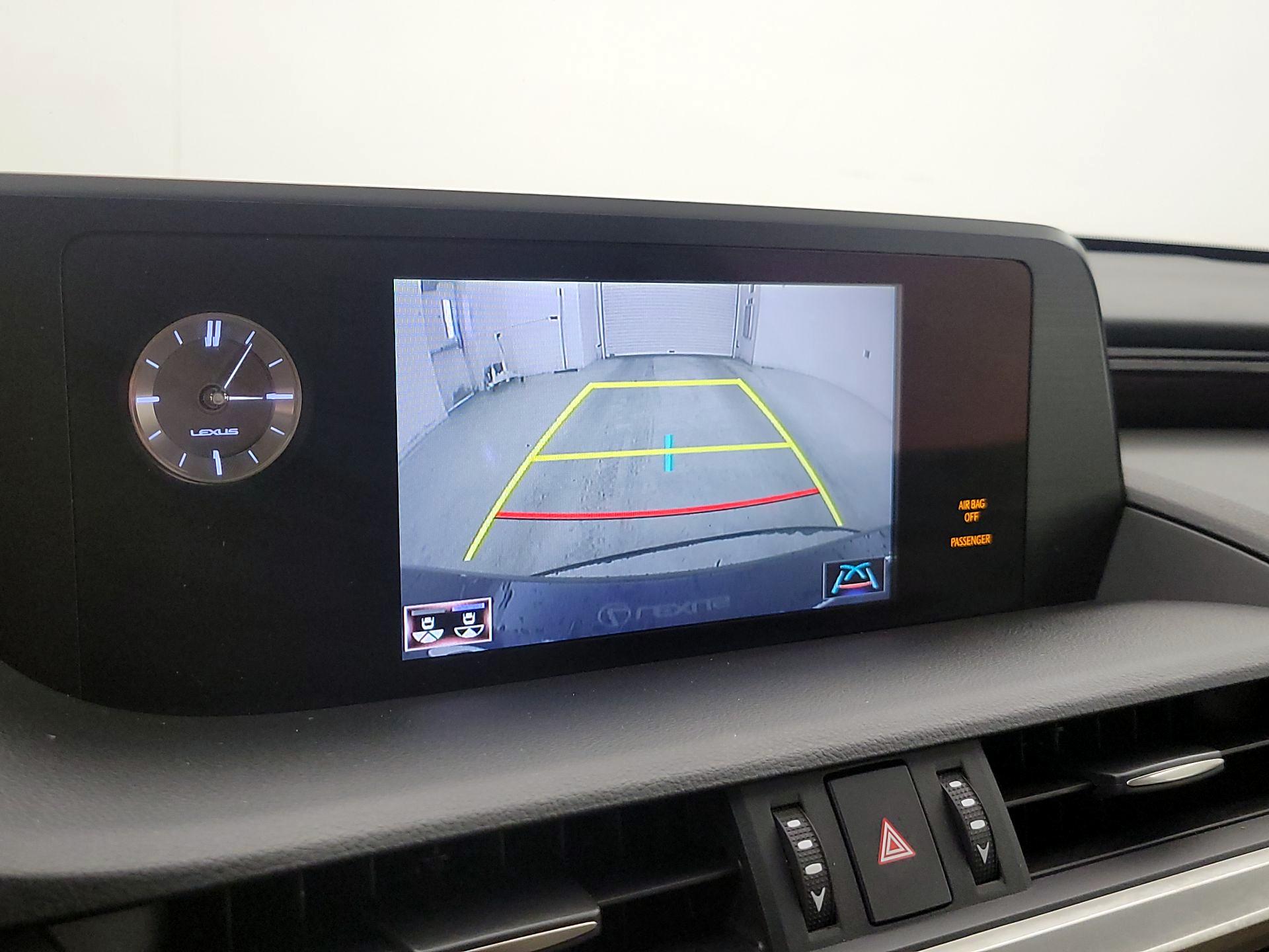 Thumbnail: 2020 Lexus ES - 14