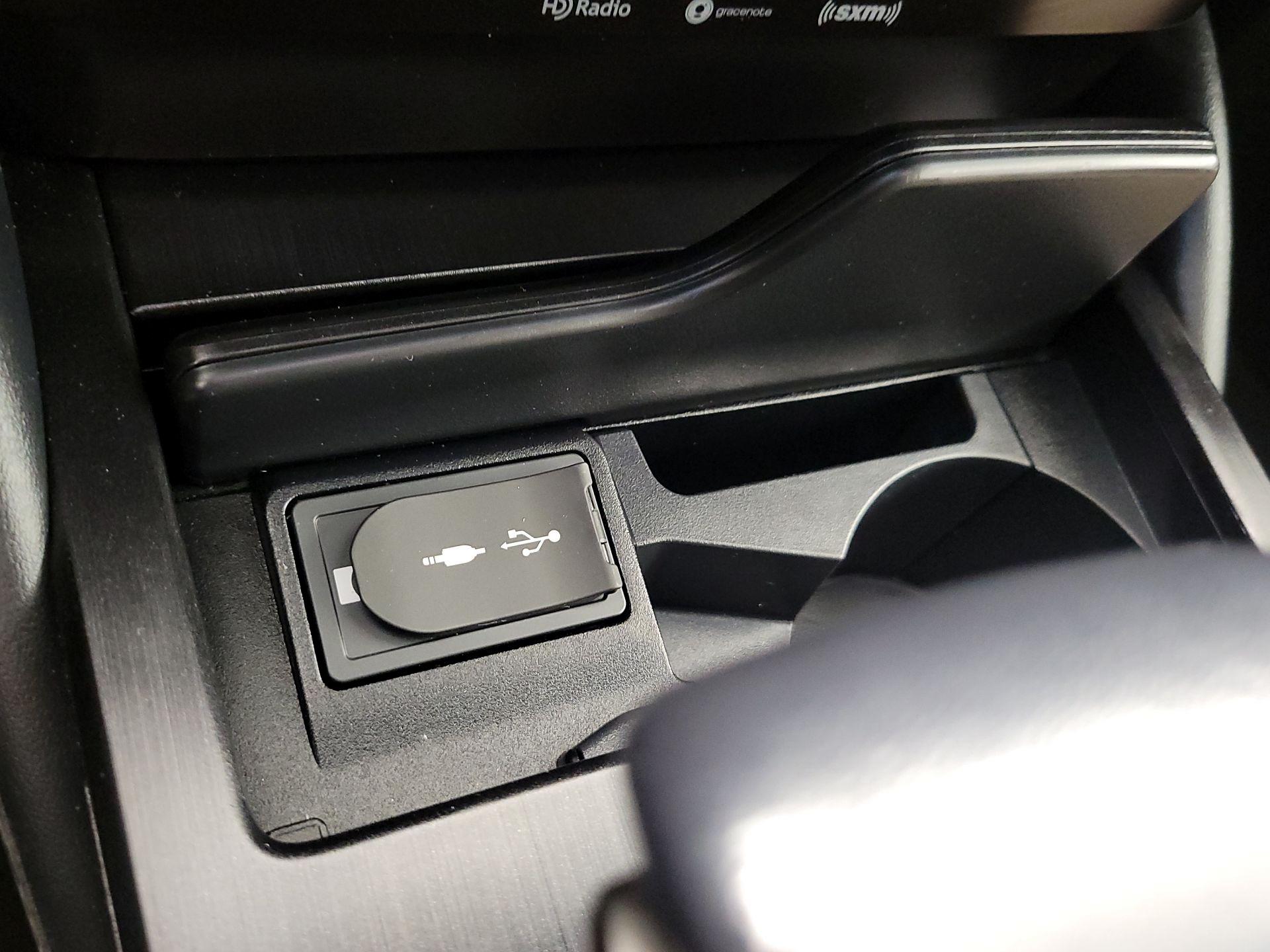 Thumbnail: 2020 Lexus ES - 18