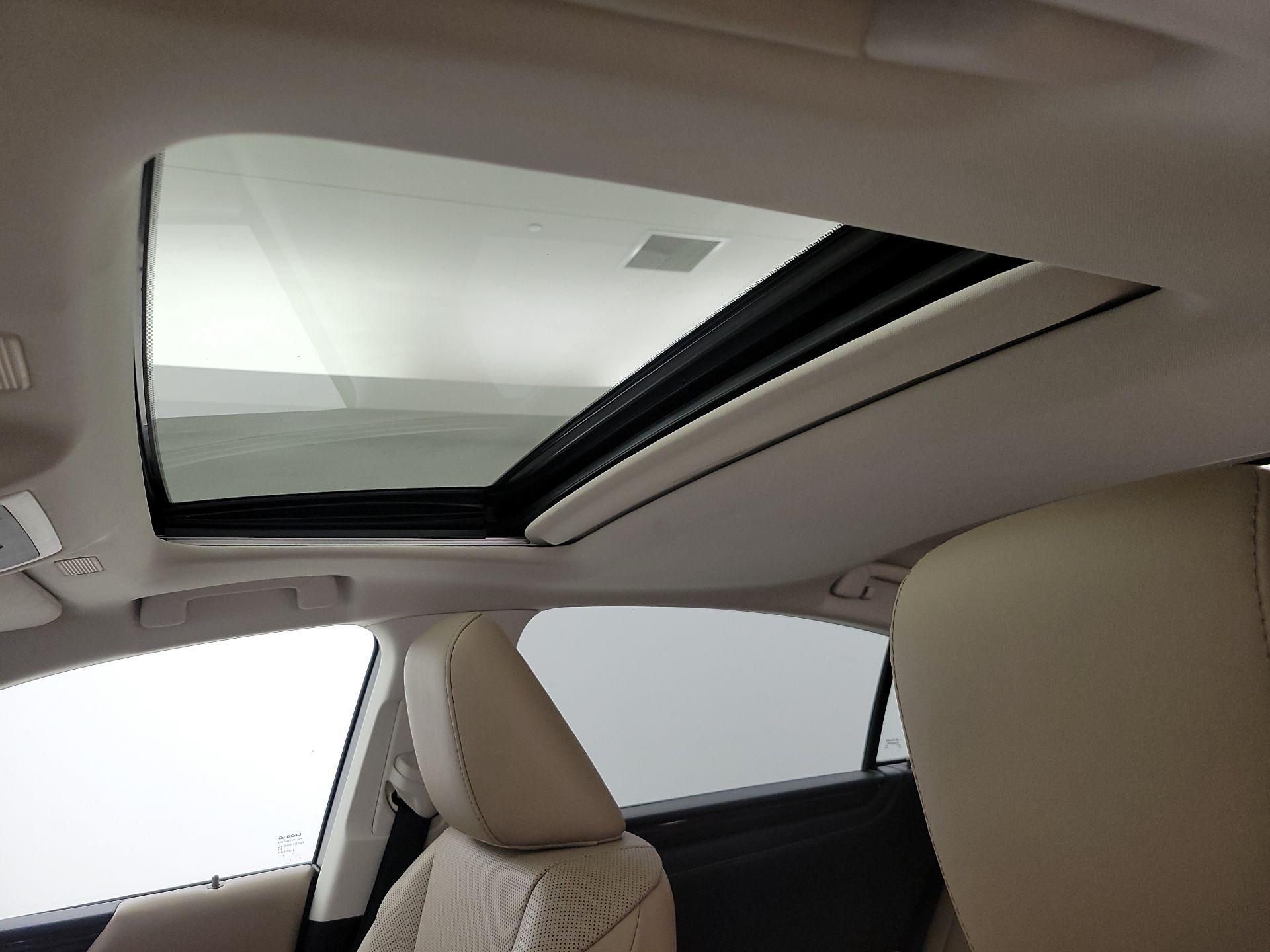 Thumbnail: 2020 Lexus ES - 19