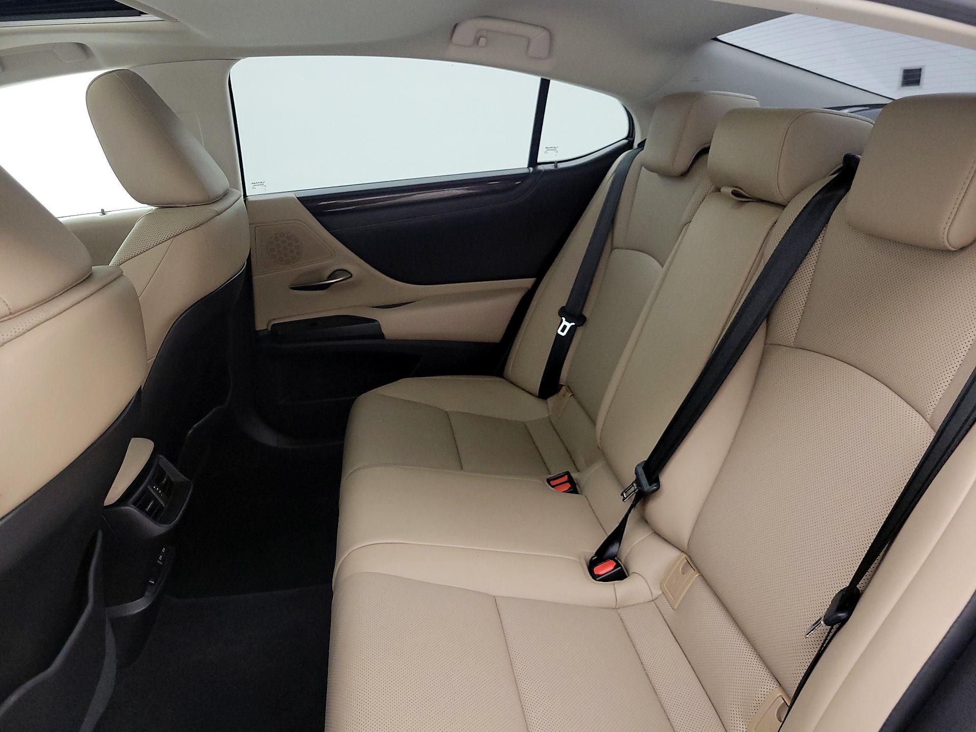 Thumbnail: 2020 Lexus ES - 20