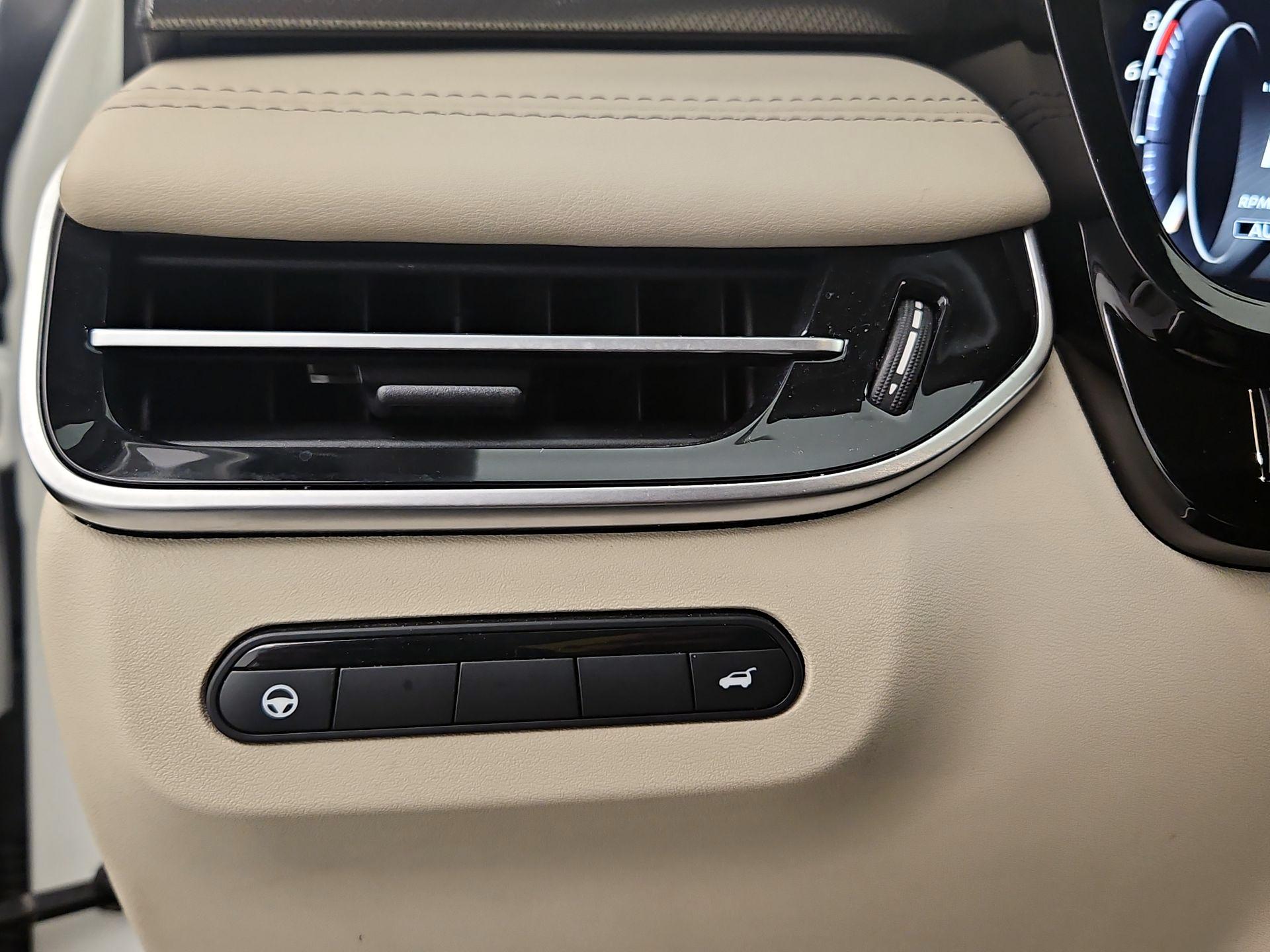 Thumbnail: 2023 INFINITI QX60 - 13
