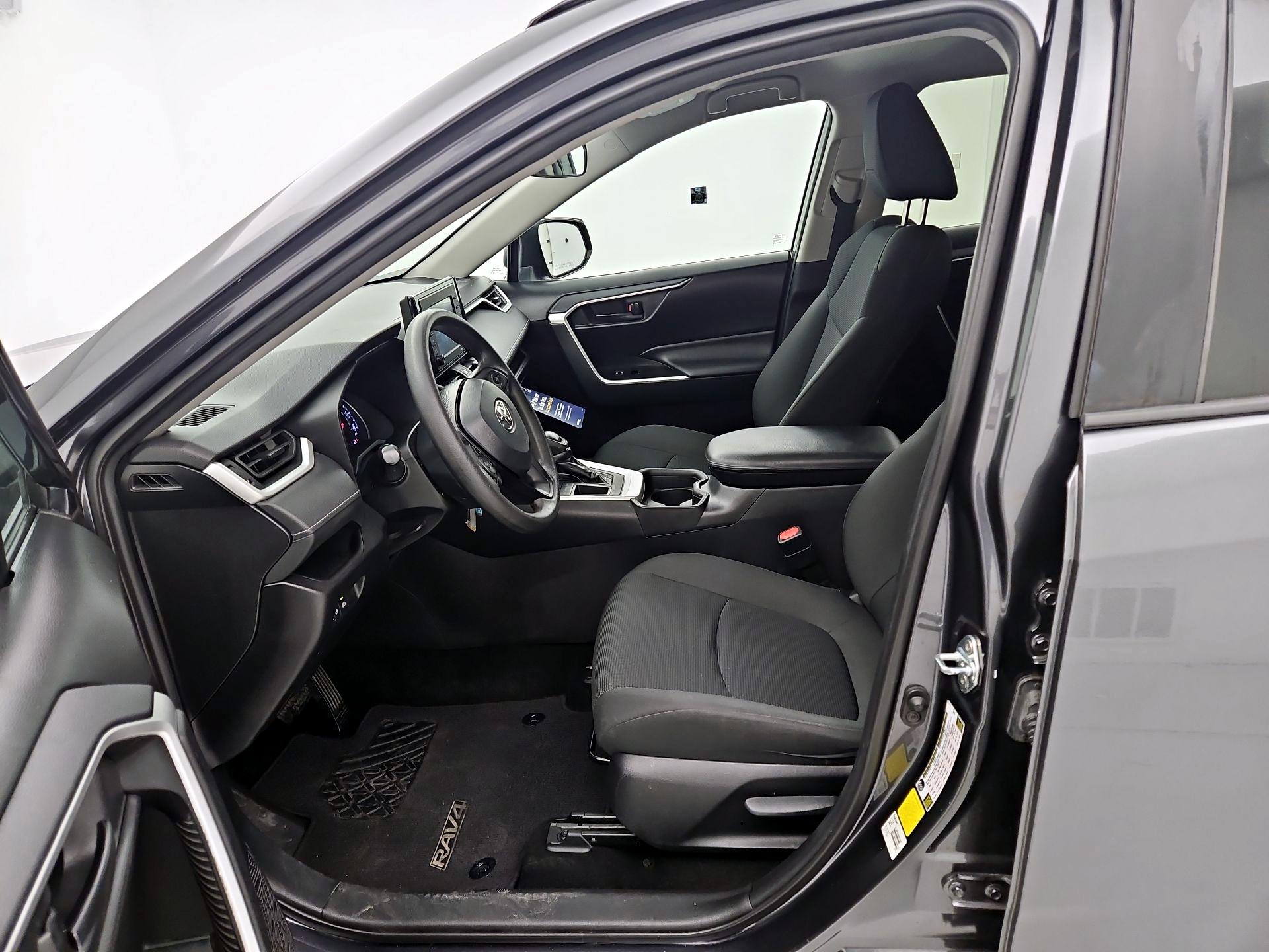 Thumbnail: 2020 Toyota RAV4 - 11