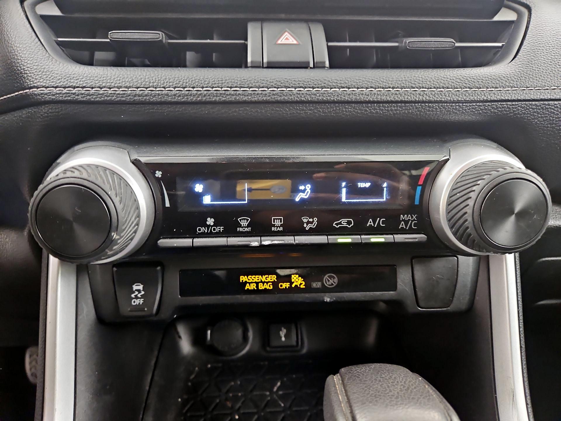 Thumbnail: 2020 Toyota RAV4 - 16