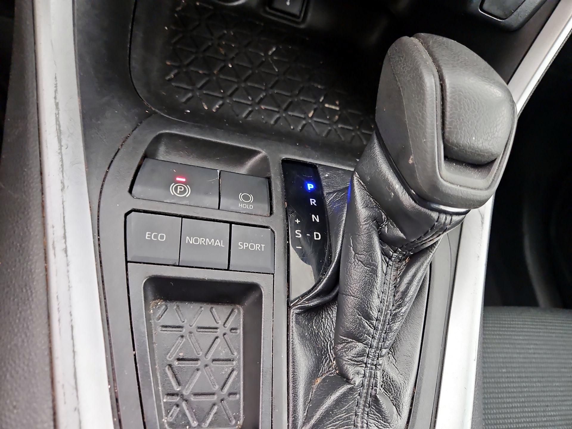 Thumbnail: 2020 Toyota RAV4 - 17