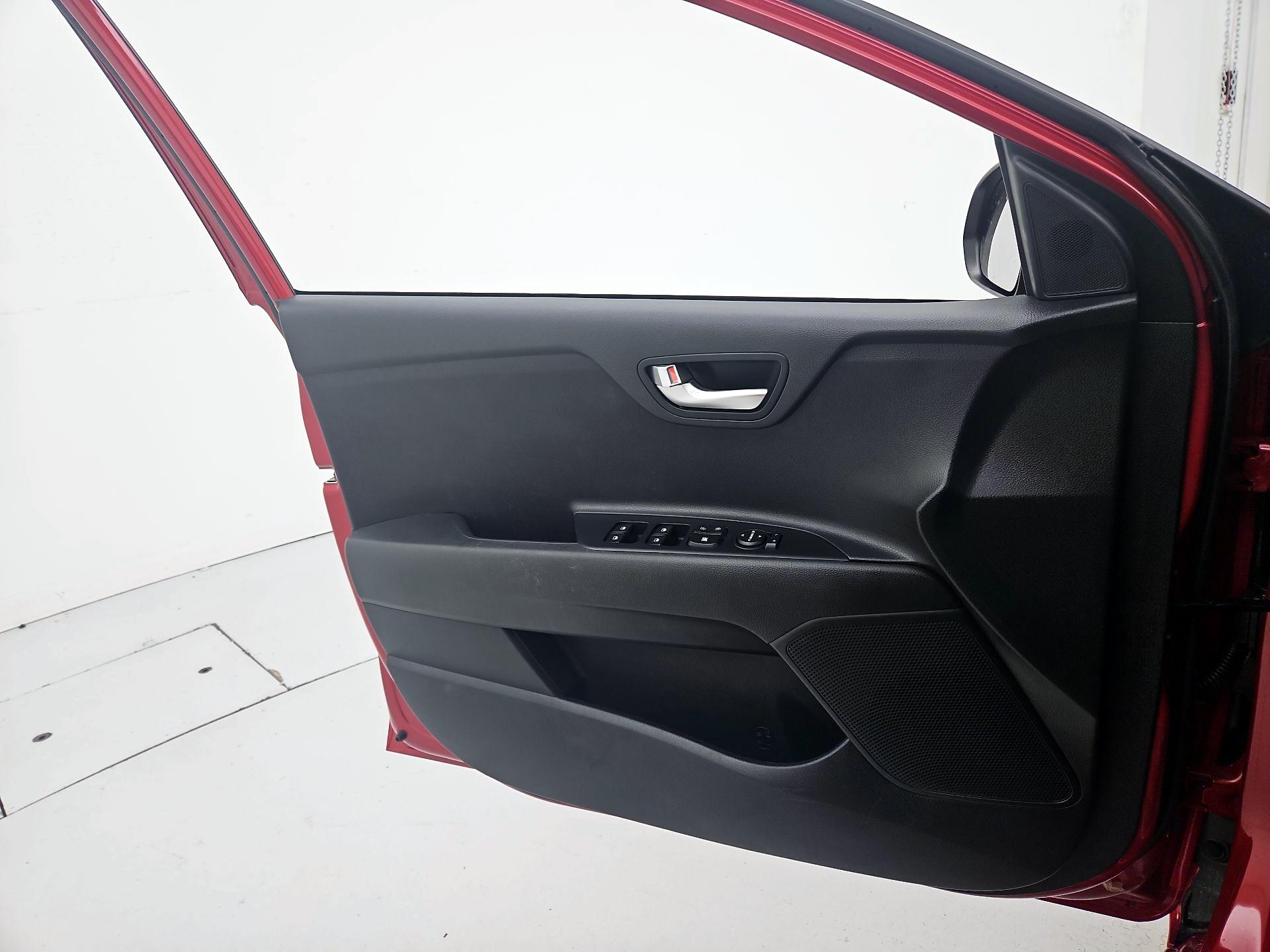 Thumbnail: 2022 Kia Rio - 12