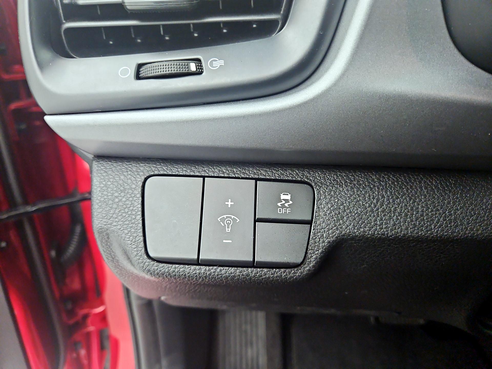 Thumbnail: 2022 Kia Rio - 13