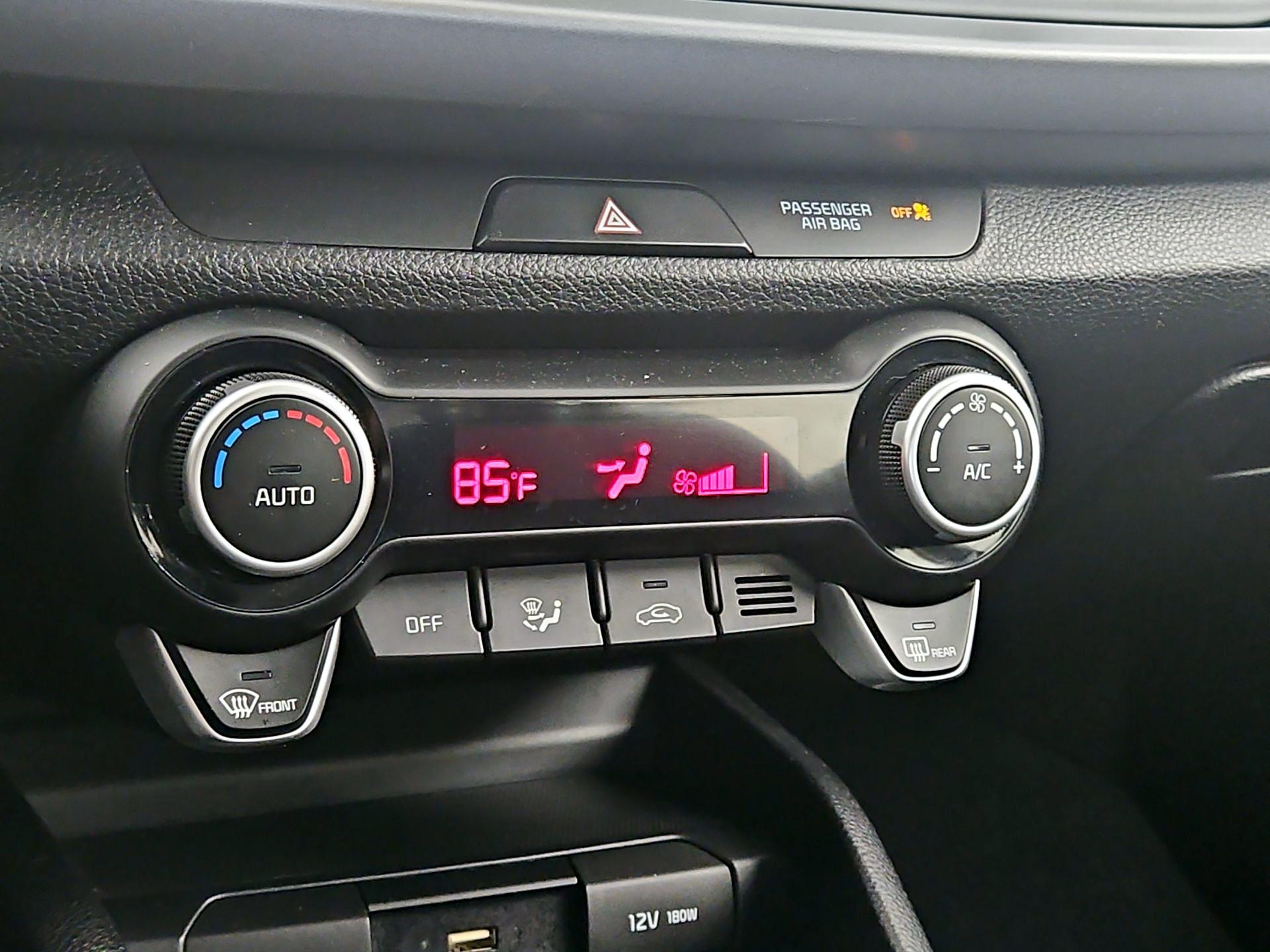 Thumbnail: 2022 Kia Rio - 16