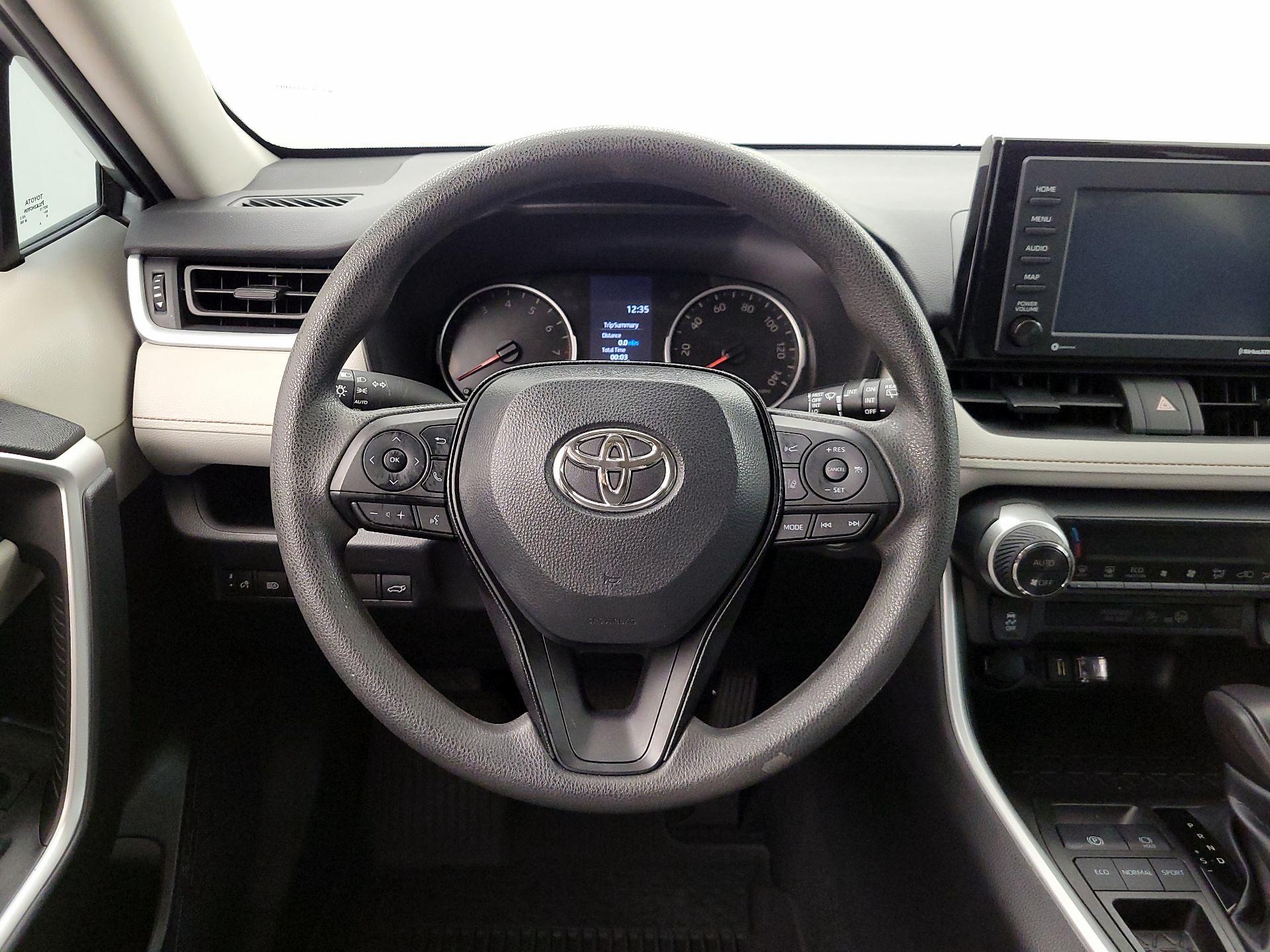 Thumbnail: 2022 Toyota RAV4 - 10