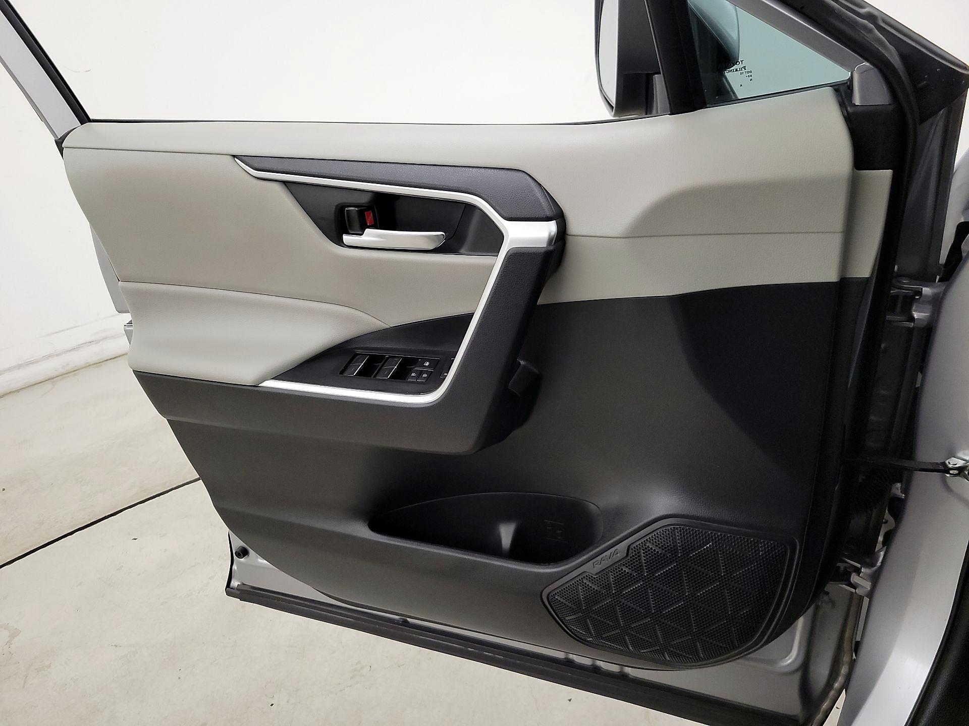 Thumbnail: 2022 Toyota RAV4 - 12