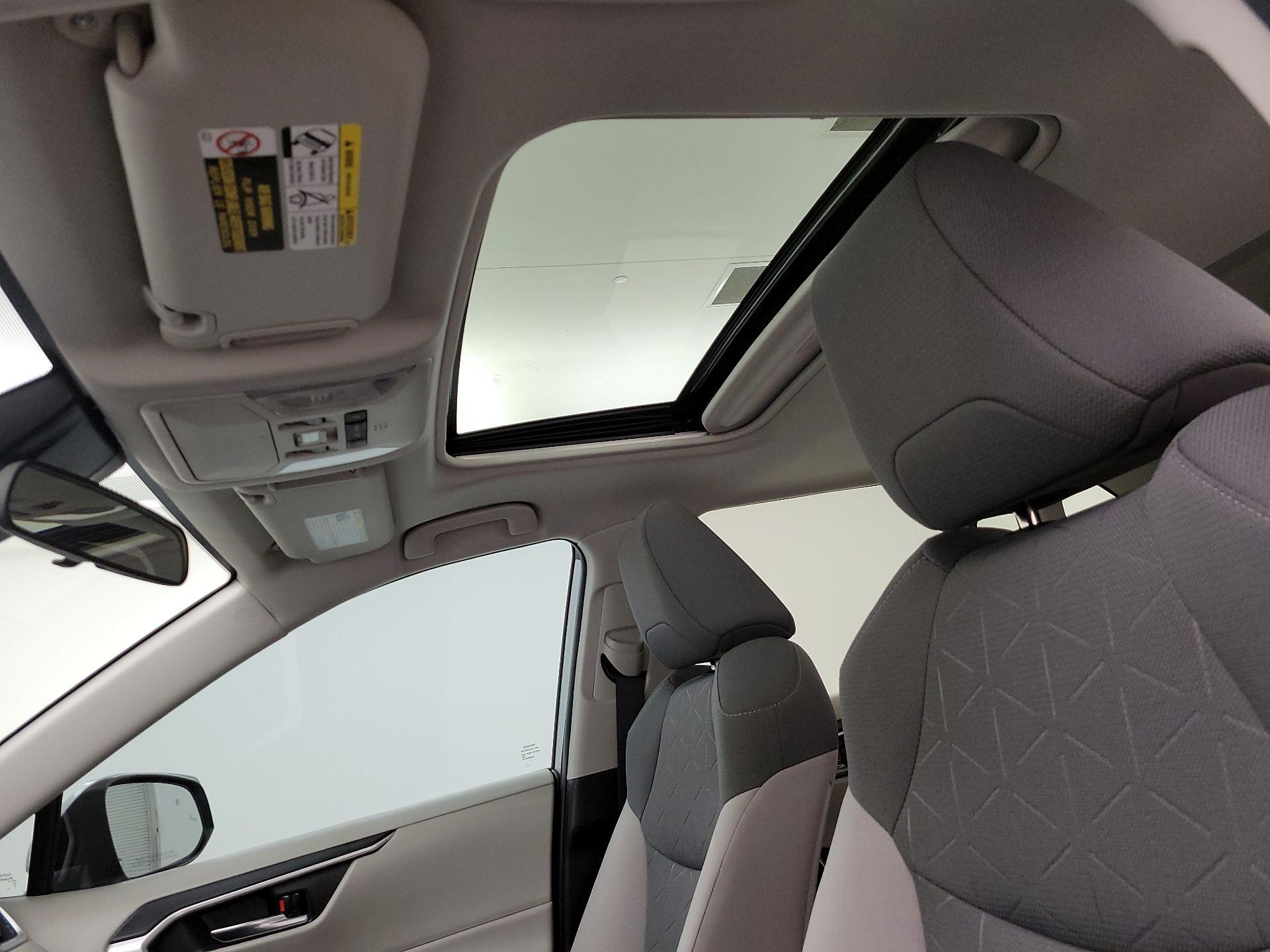 Thumbnail: 2022 Toyota RAV4 - 19
