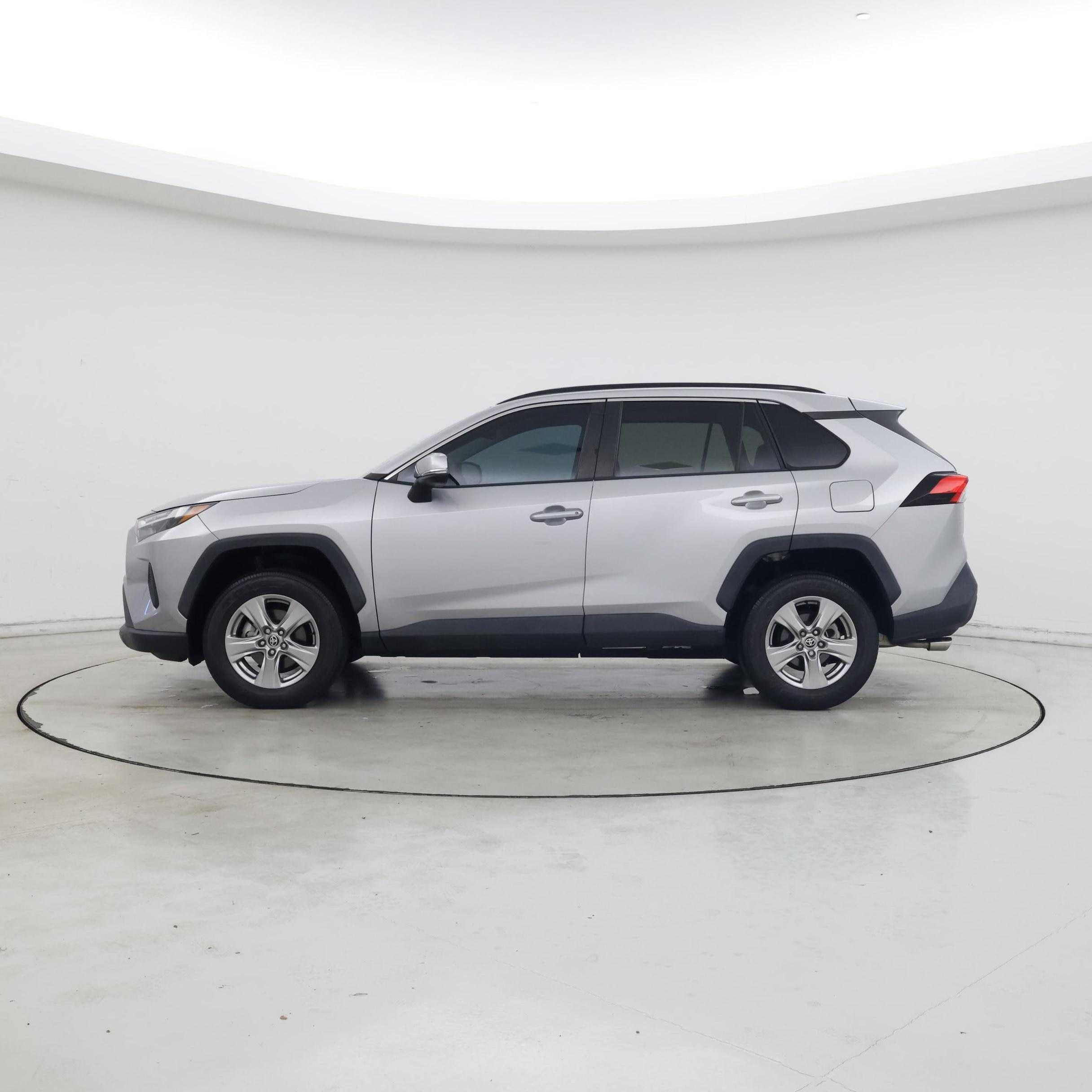 Thumbnail: 2022 Toyota RAV4 - 3