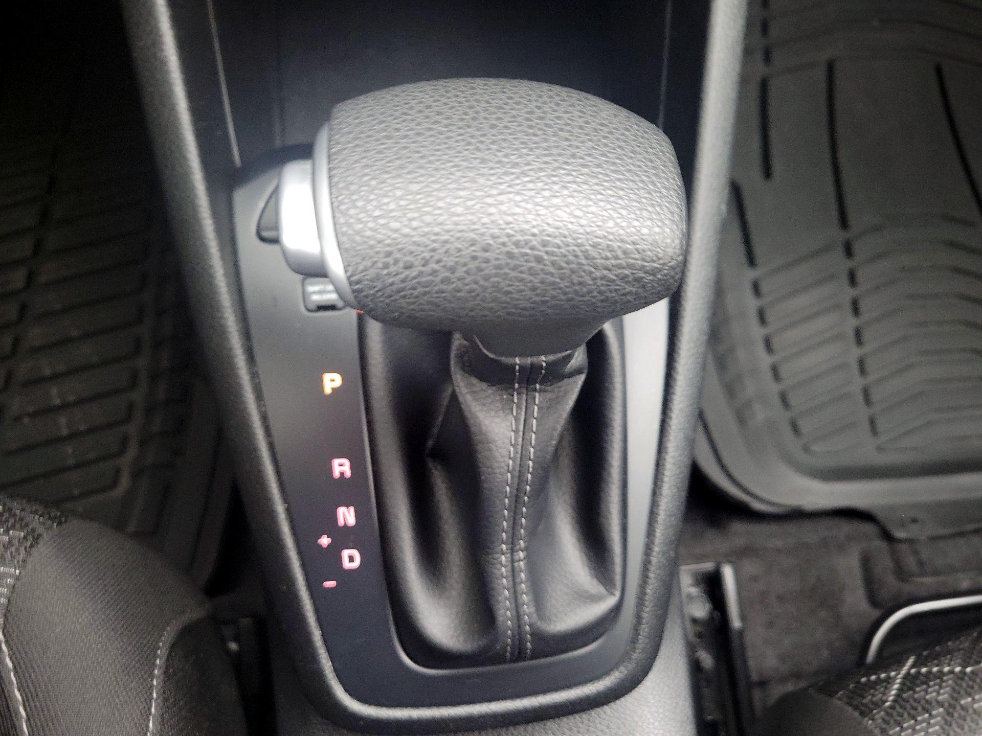 Thumbnail: 2023 Kia Rio - 17