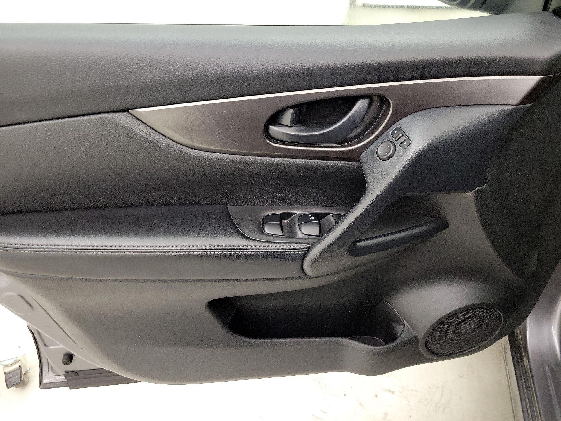 Thumbnail: 2021 Nissan Rogue Sport - 12