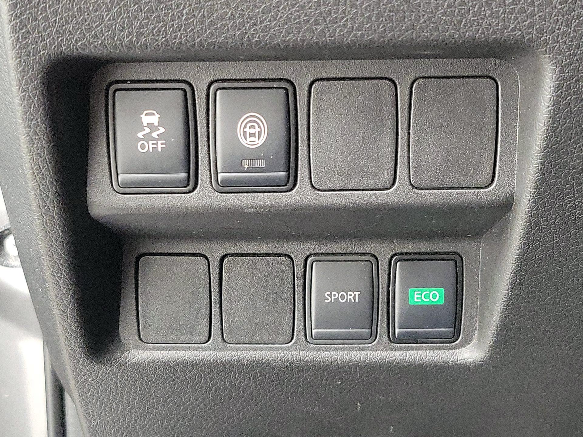 Thumbnail: 2021 Nissan Rogue Sport - 13