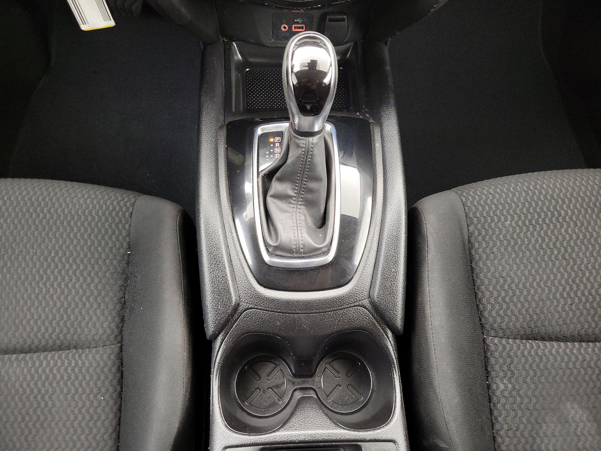 Thumbnail: 2021 Nissan Rogue Sport - 17