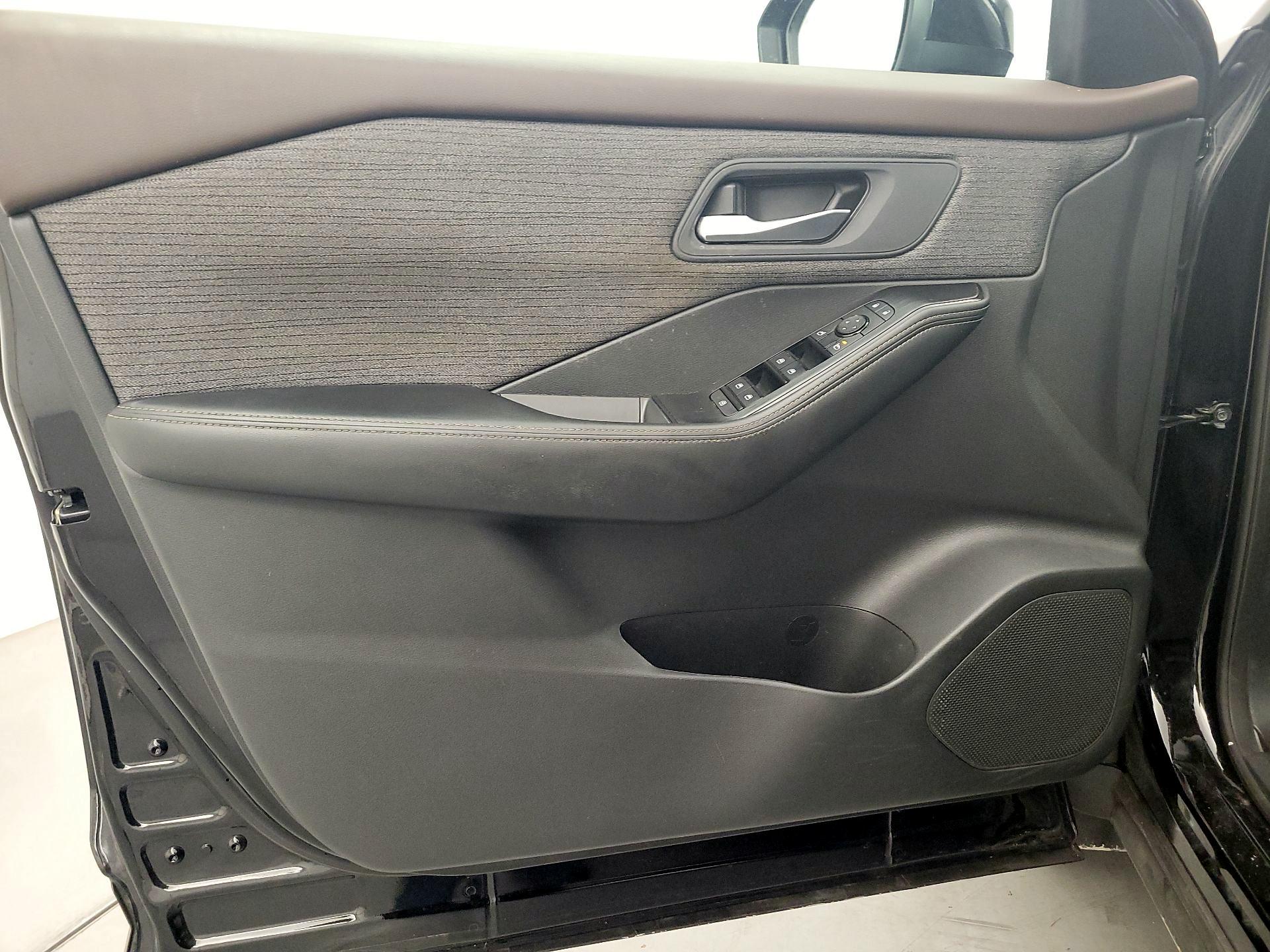 Thumbnail: 2023 Nissan Rogue - 12