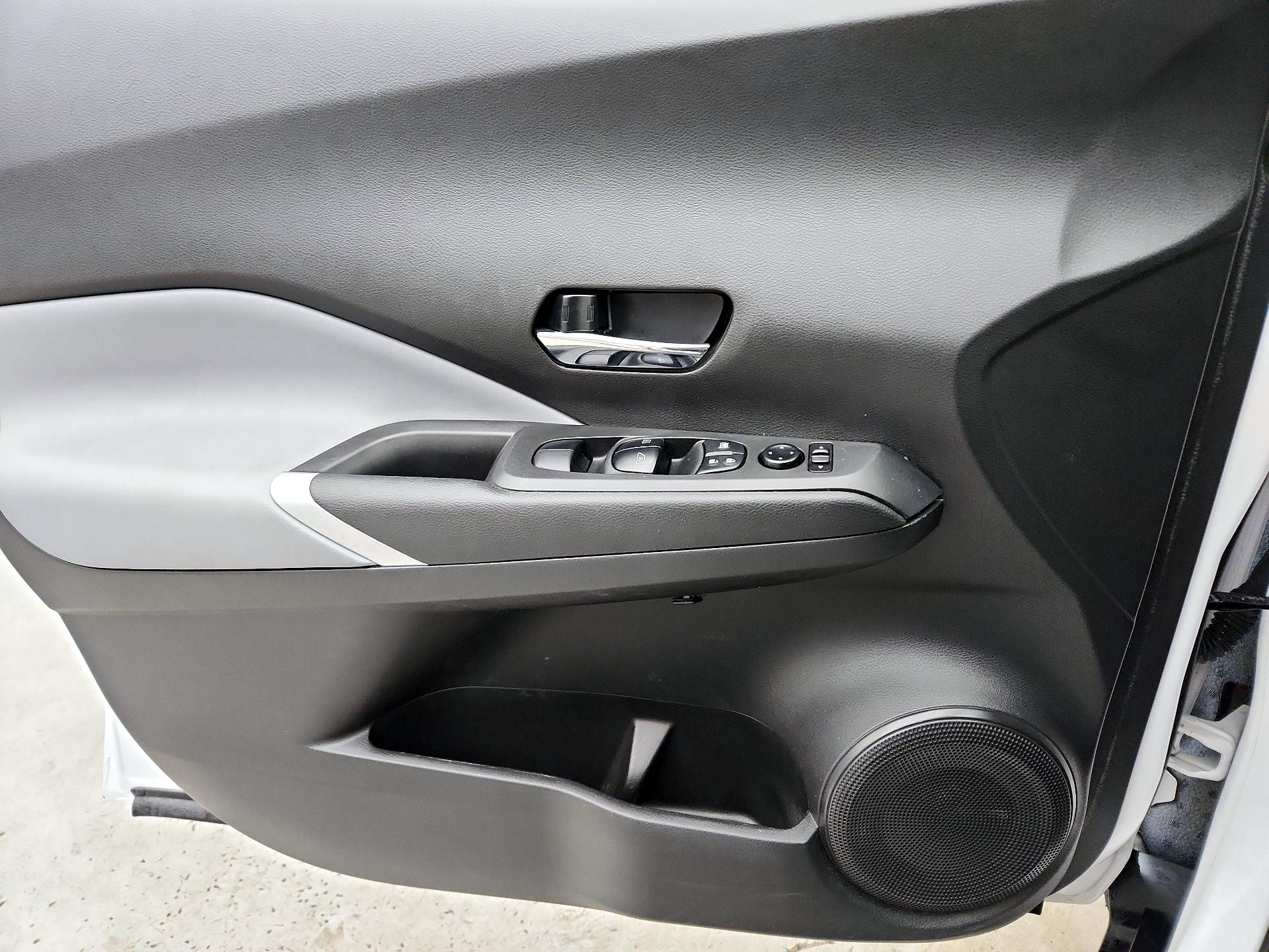 Thumbnail: 2023 Nissan Kicks - 12