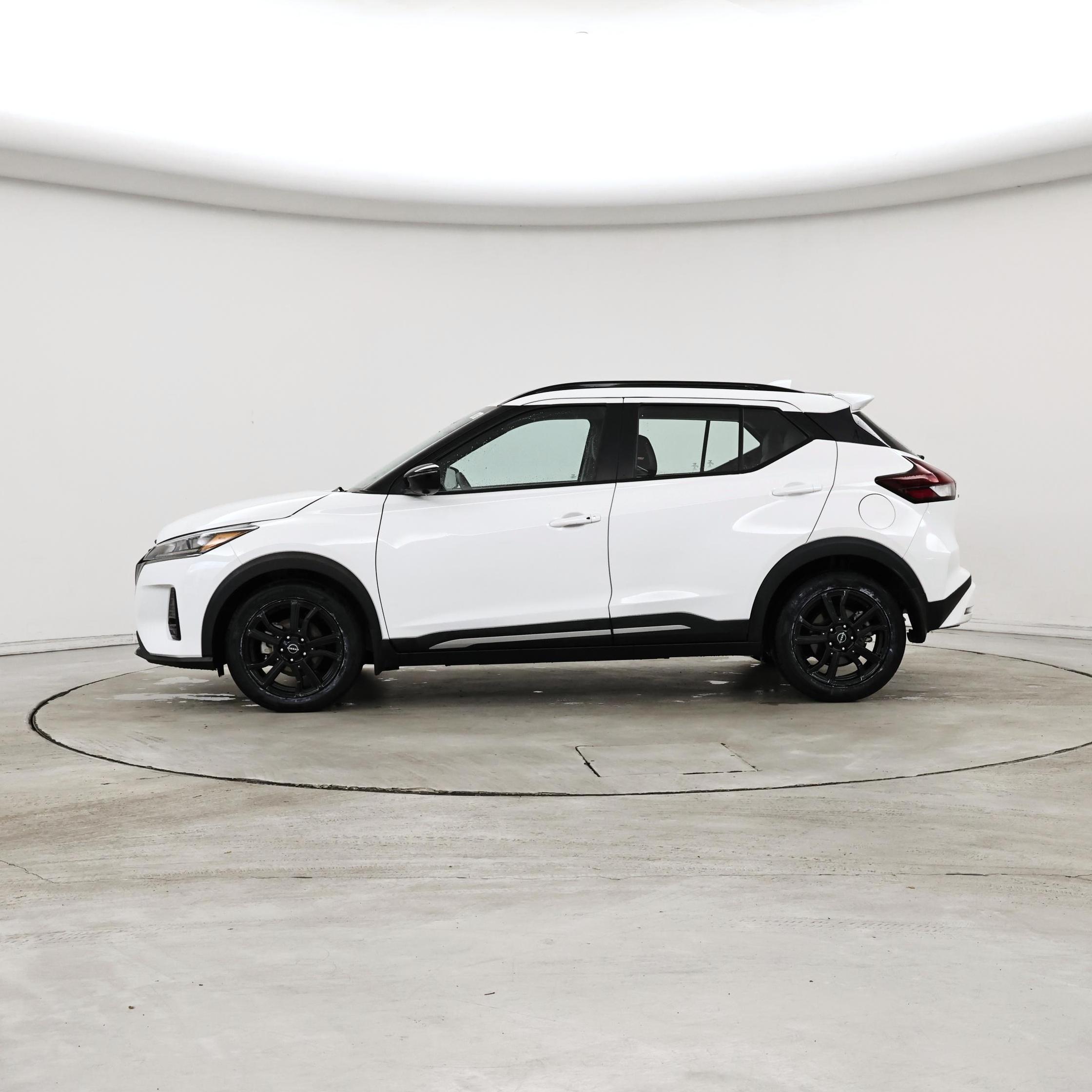 Thumbnail: 2023 Nissan Kicks - 3