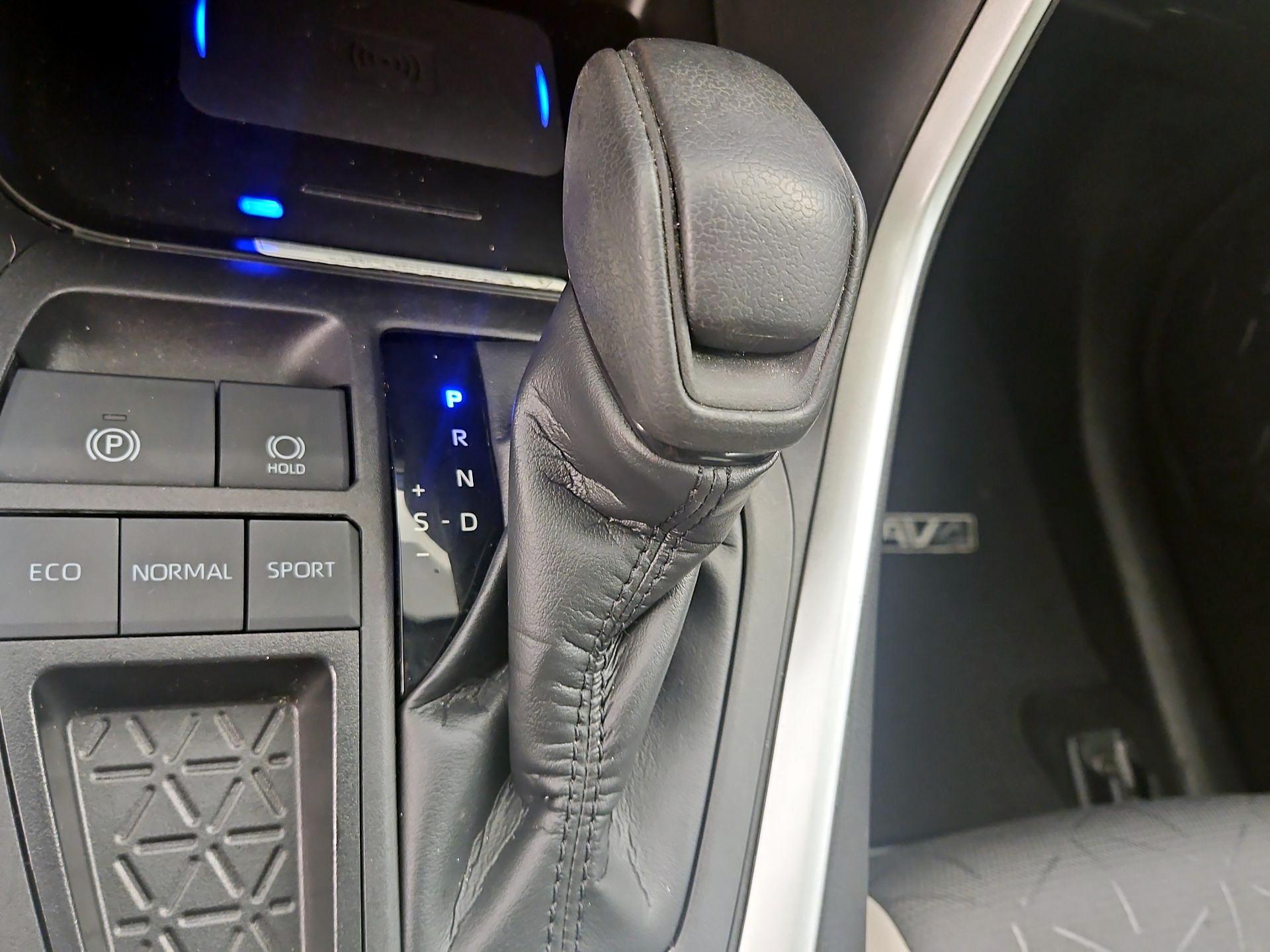 Thumbnail: 2023 Toyota RAV4 - 17