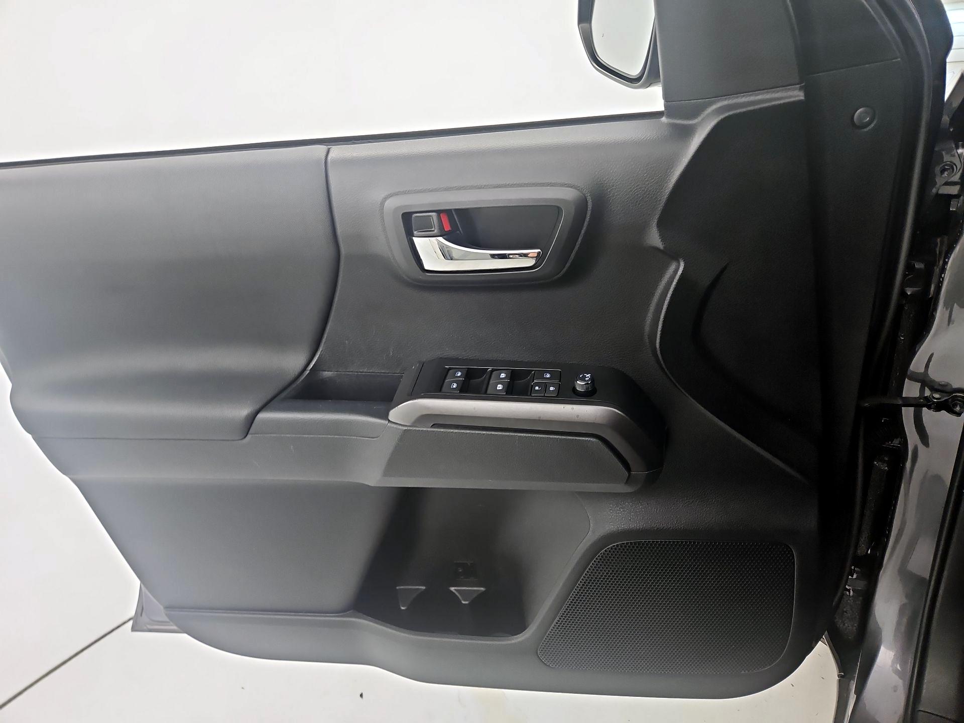 Thumbnail: 2022 Toyota Tacoma - 12