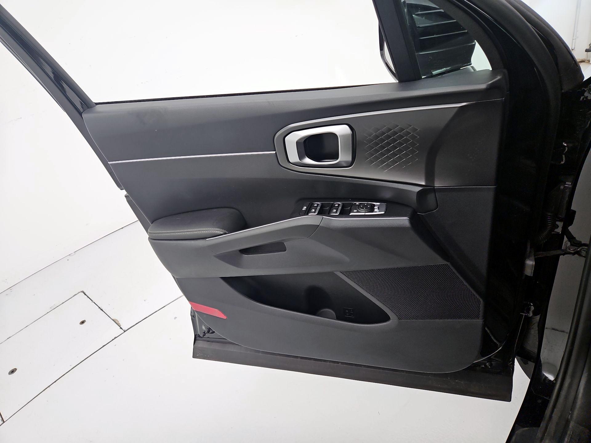 Thumbnail: 2023 Kia Sorento - 12